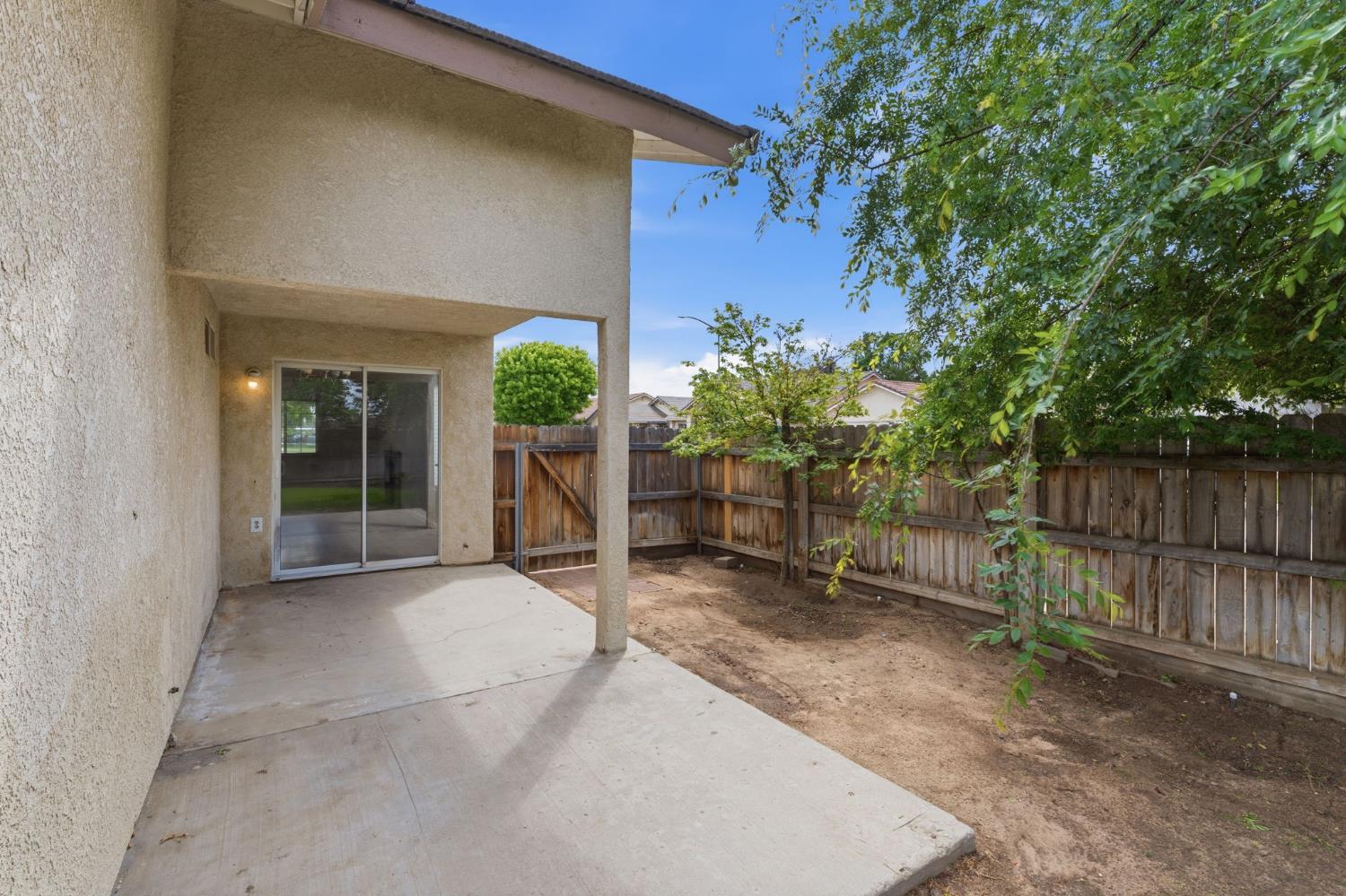 1515 Morgan Dr, Kingsburg, CA 93631