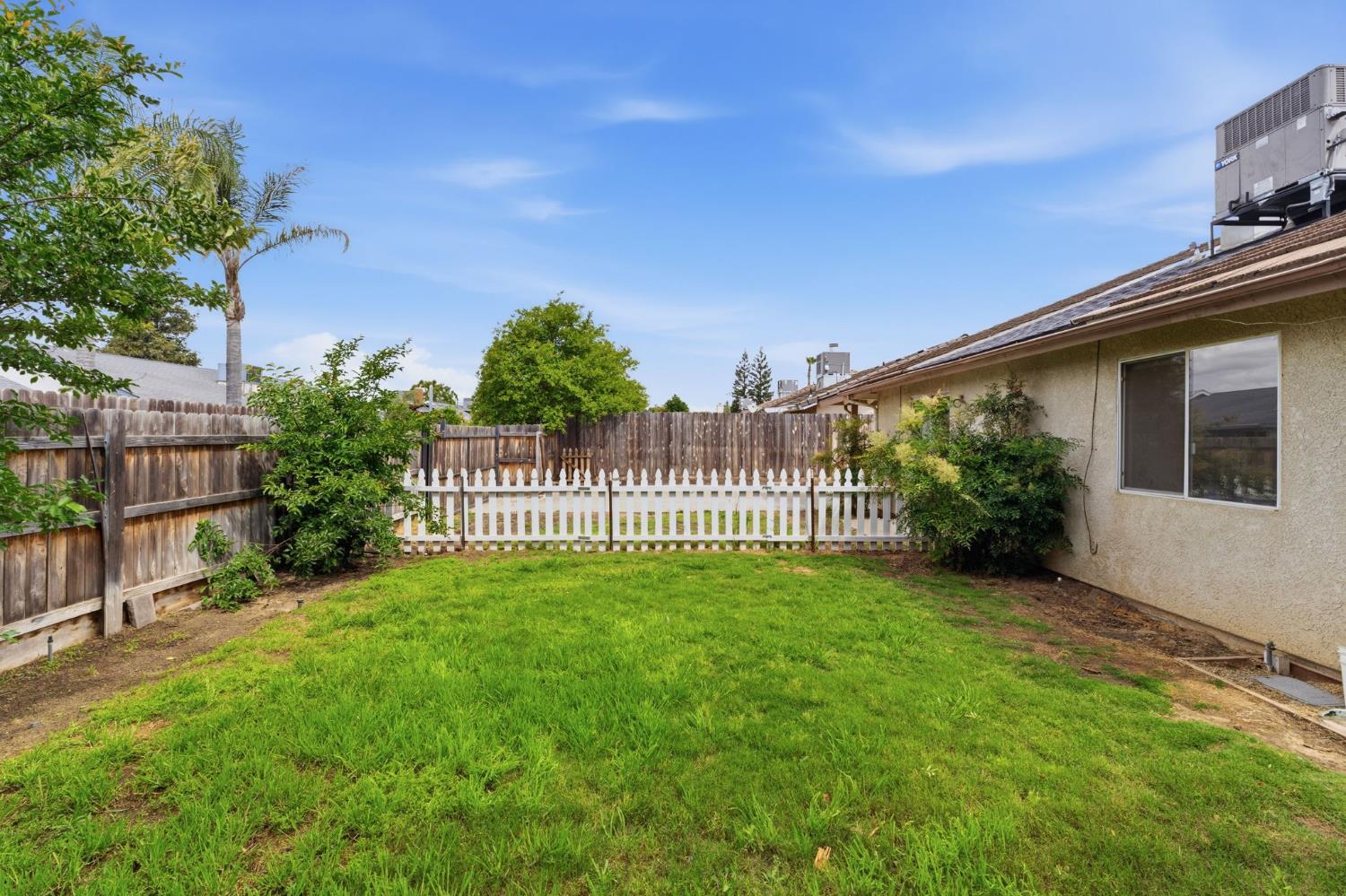 1515 Morgan Dr, Kingsburg, CA 93631