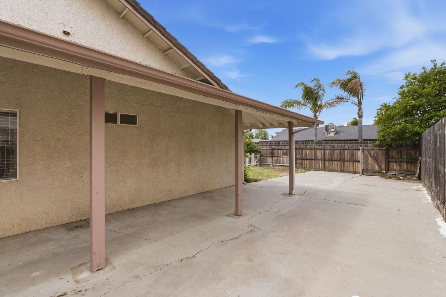 1515 Morgan Dr, Kingsburg, CA 93631