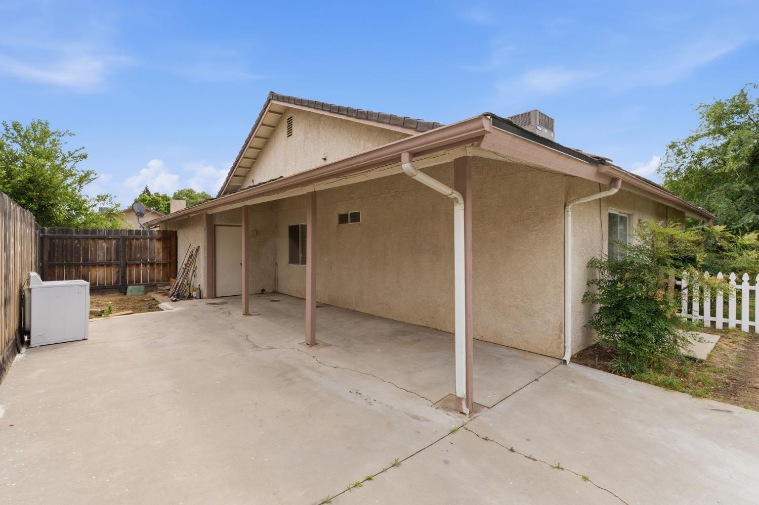 1515 Morgan Dr, Kingsburg, CA 93631
