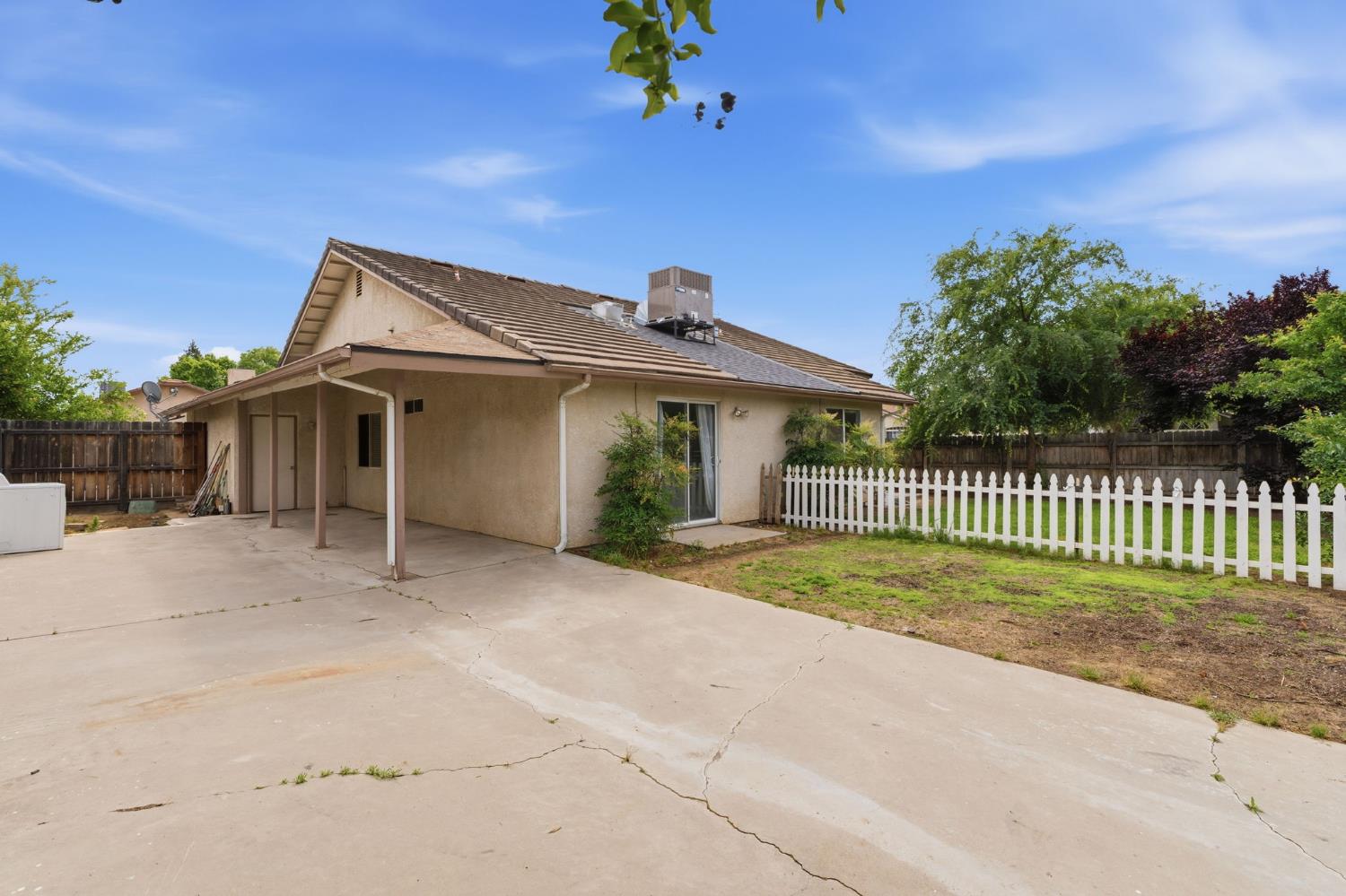 1515 Morgan Dr, Kingsburg, CA 93631