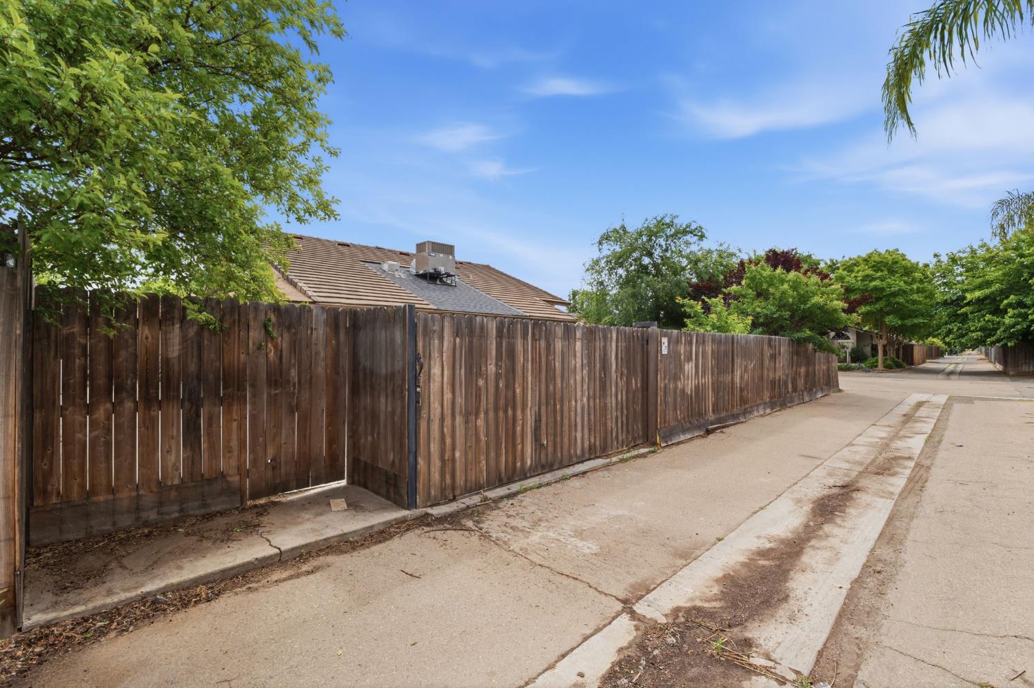 1515 Morgan Dr, Kingsburg, CA 93631