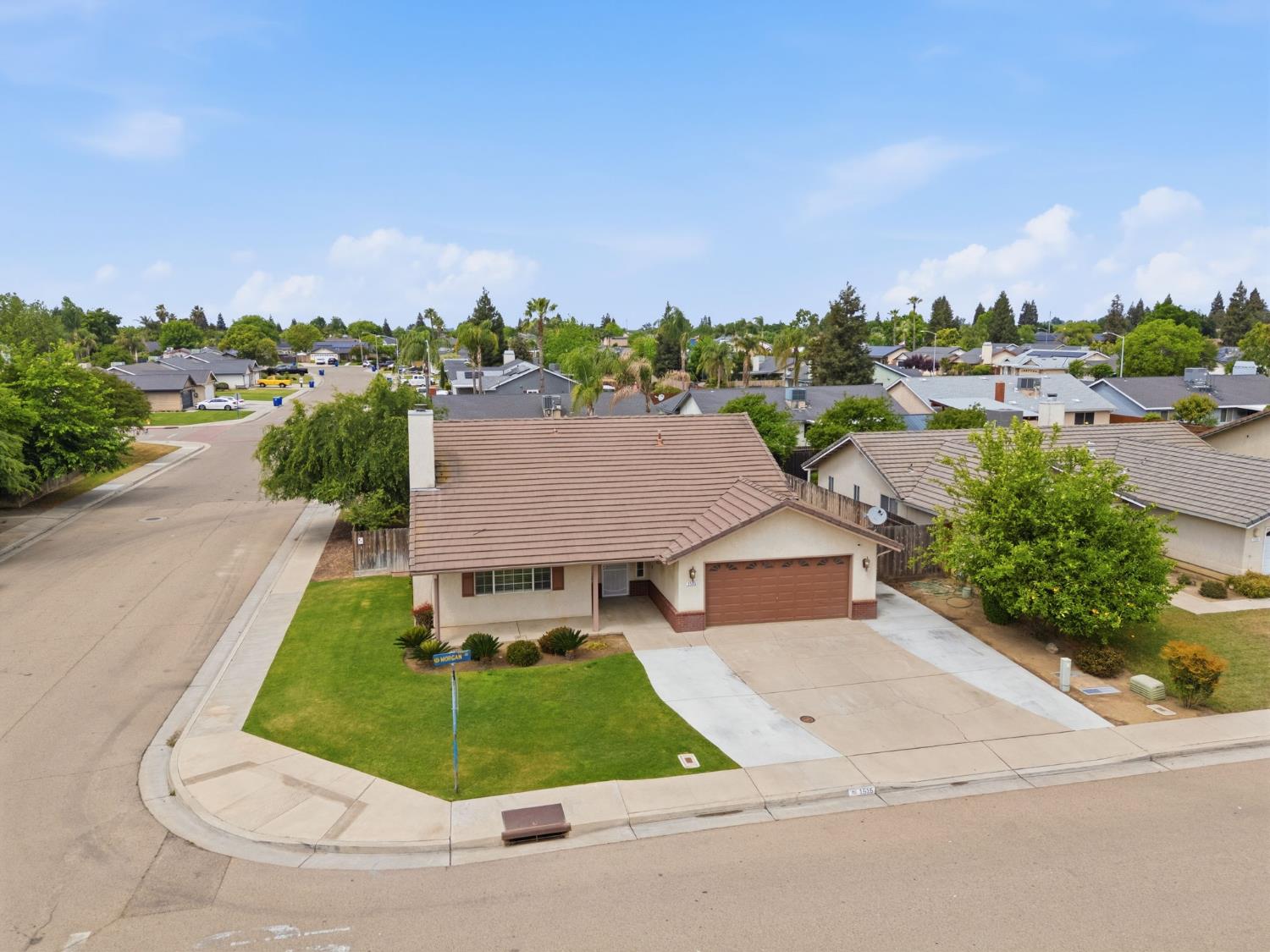 1515 Morgan Dr, Kingsburg, CA 93631