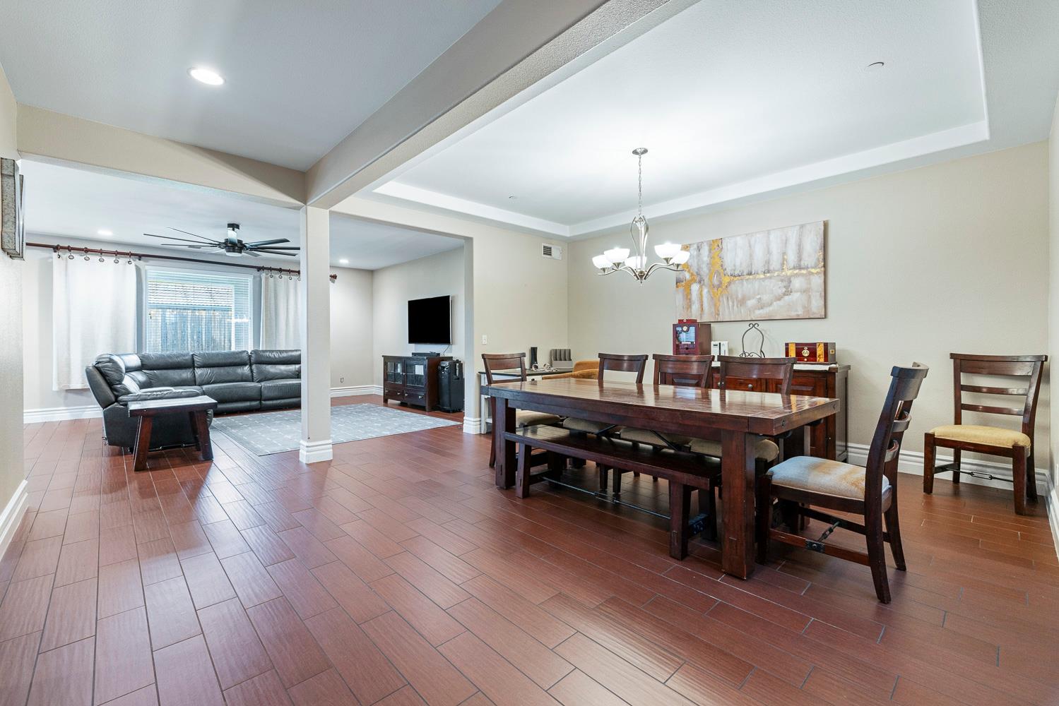 1047 Maine Ave, Clovis, CA 93619