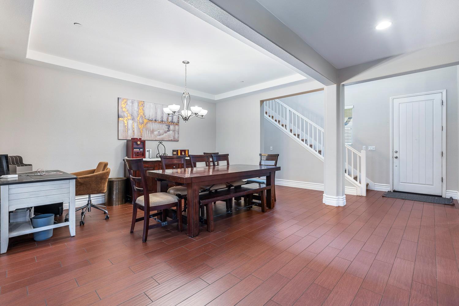 1047 Maine Ave, Clovis, CA 93619