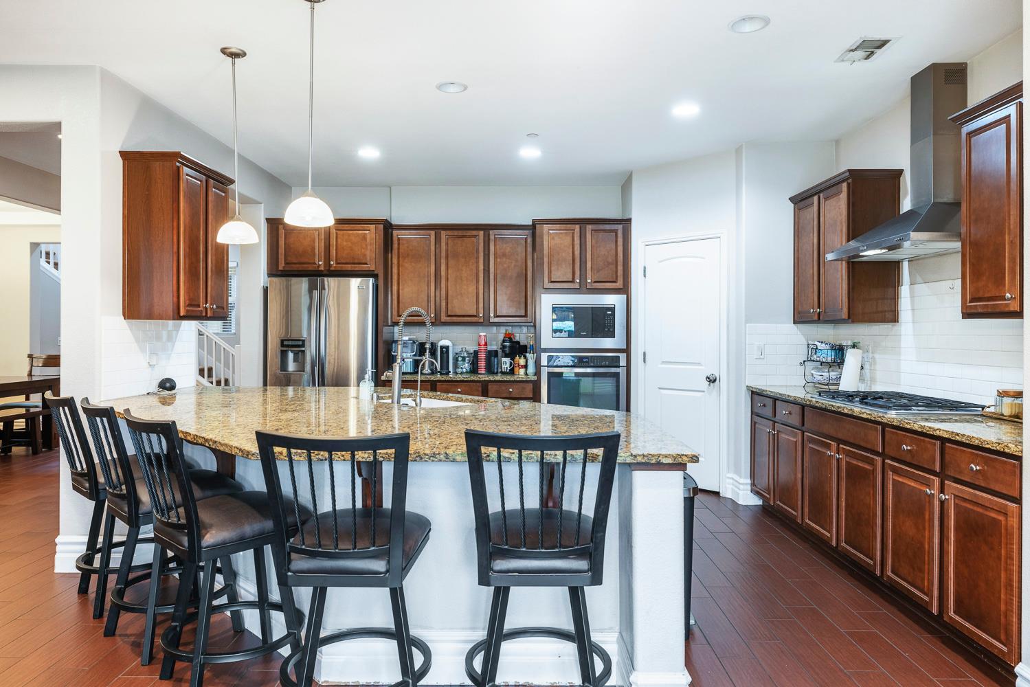 1047 Maine Ave, Clovis, CA 93619