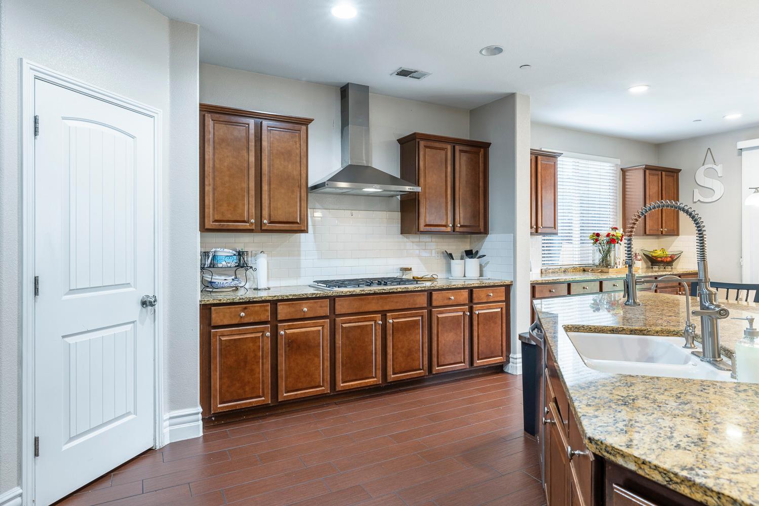 1047 Maine Ave, Clovis, CA 93619