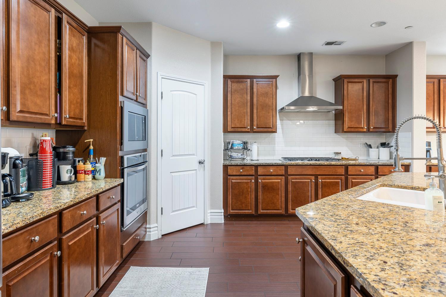 1047 Maine Ave, Clovis, CA 93619