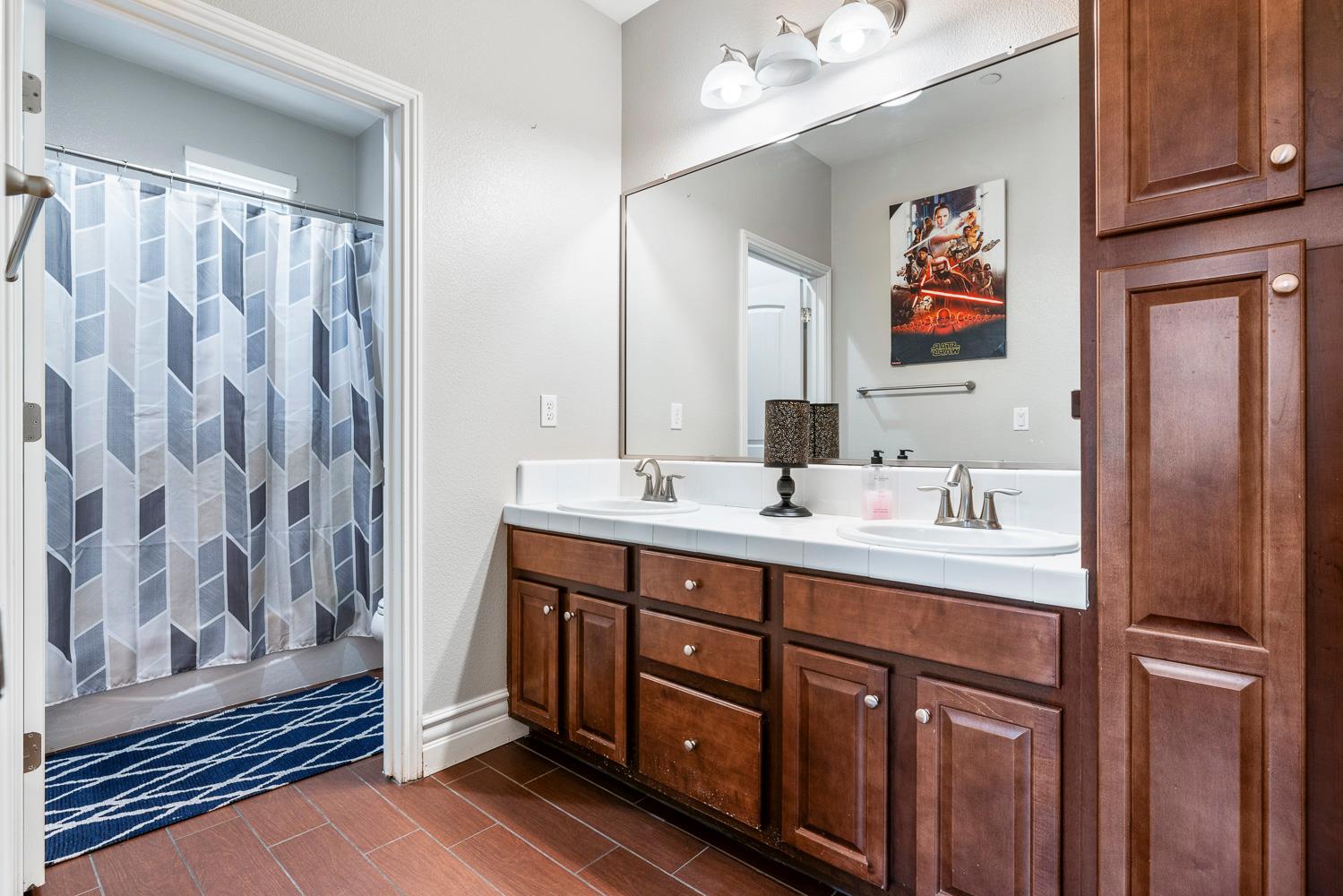 1047 Maine Ave, Clovis, CA 93619