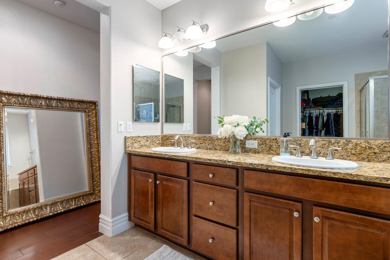 1047 Maine Ave, Clovis, CA 93619