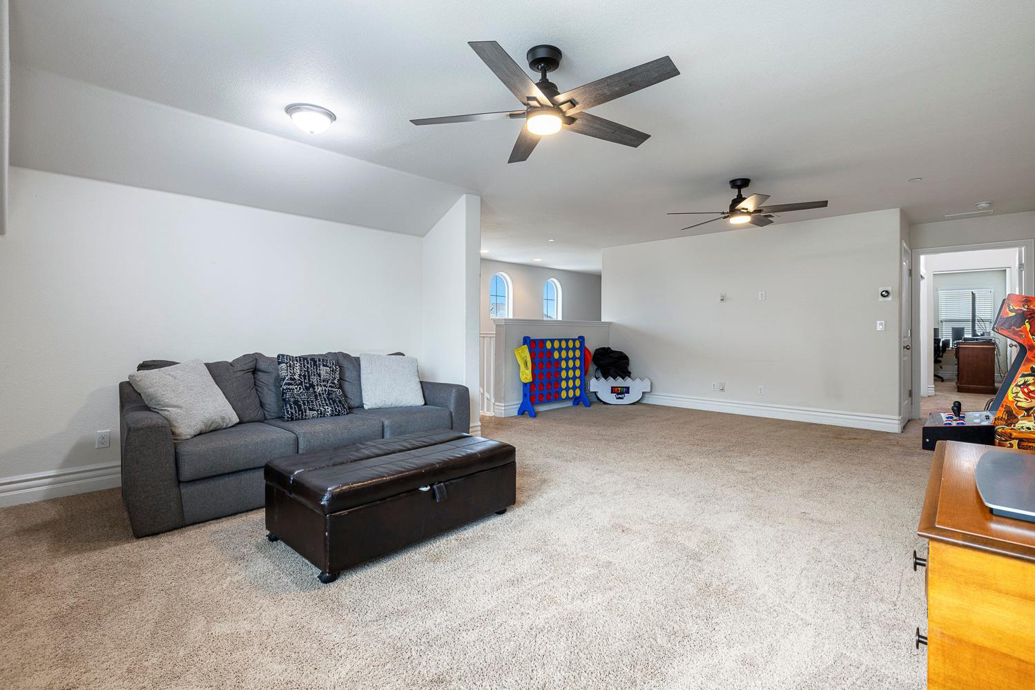 1047 Maine Ave, Clovis, CA 93619