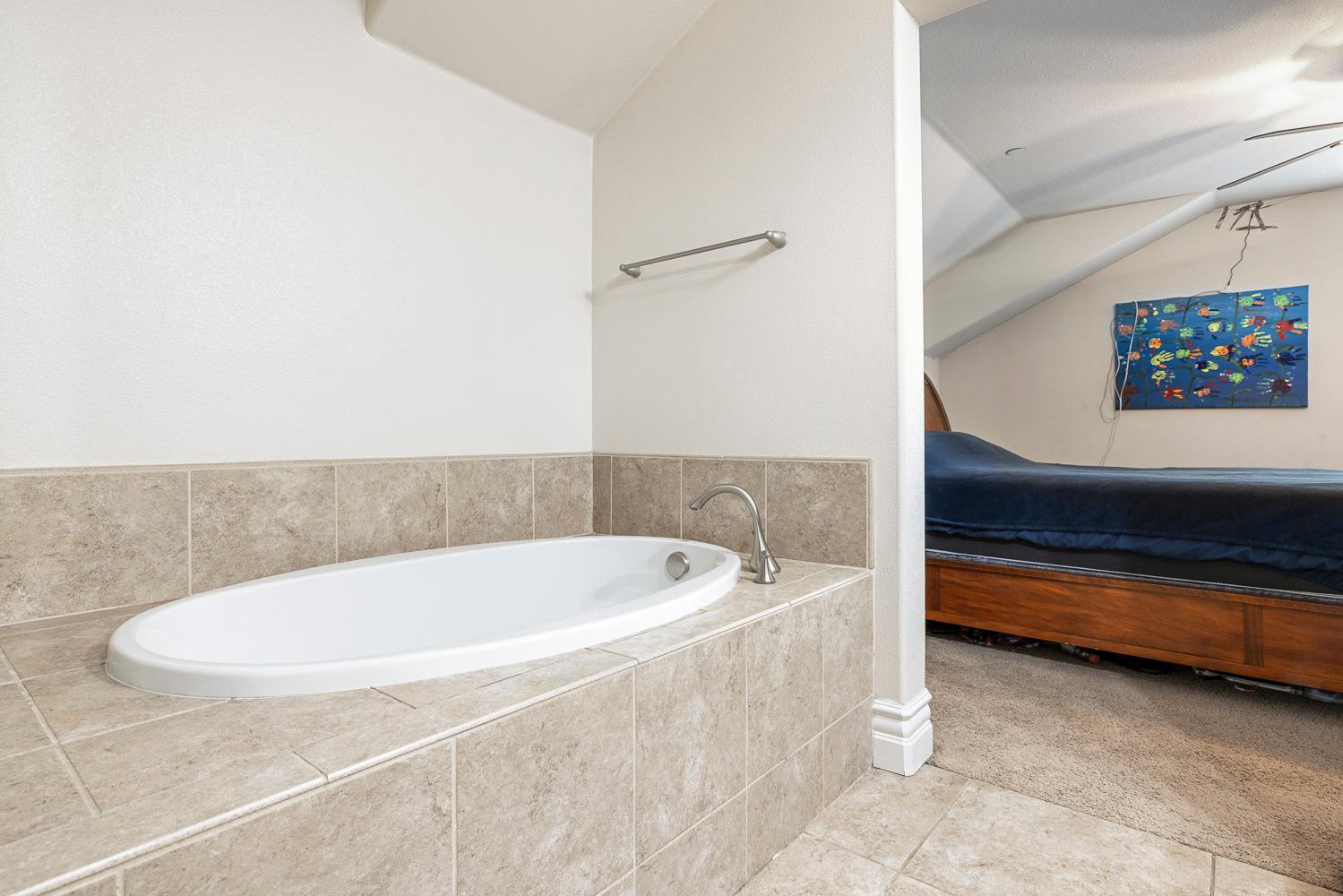 1047 Maine Ave, Clovis, CA 93619