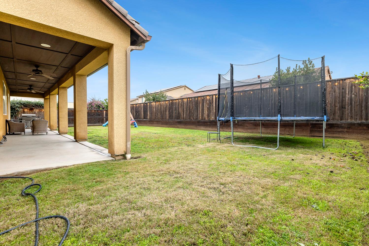 1047 Maine Ave, Clovis, CA 93619