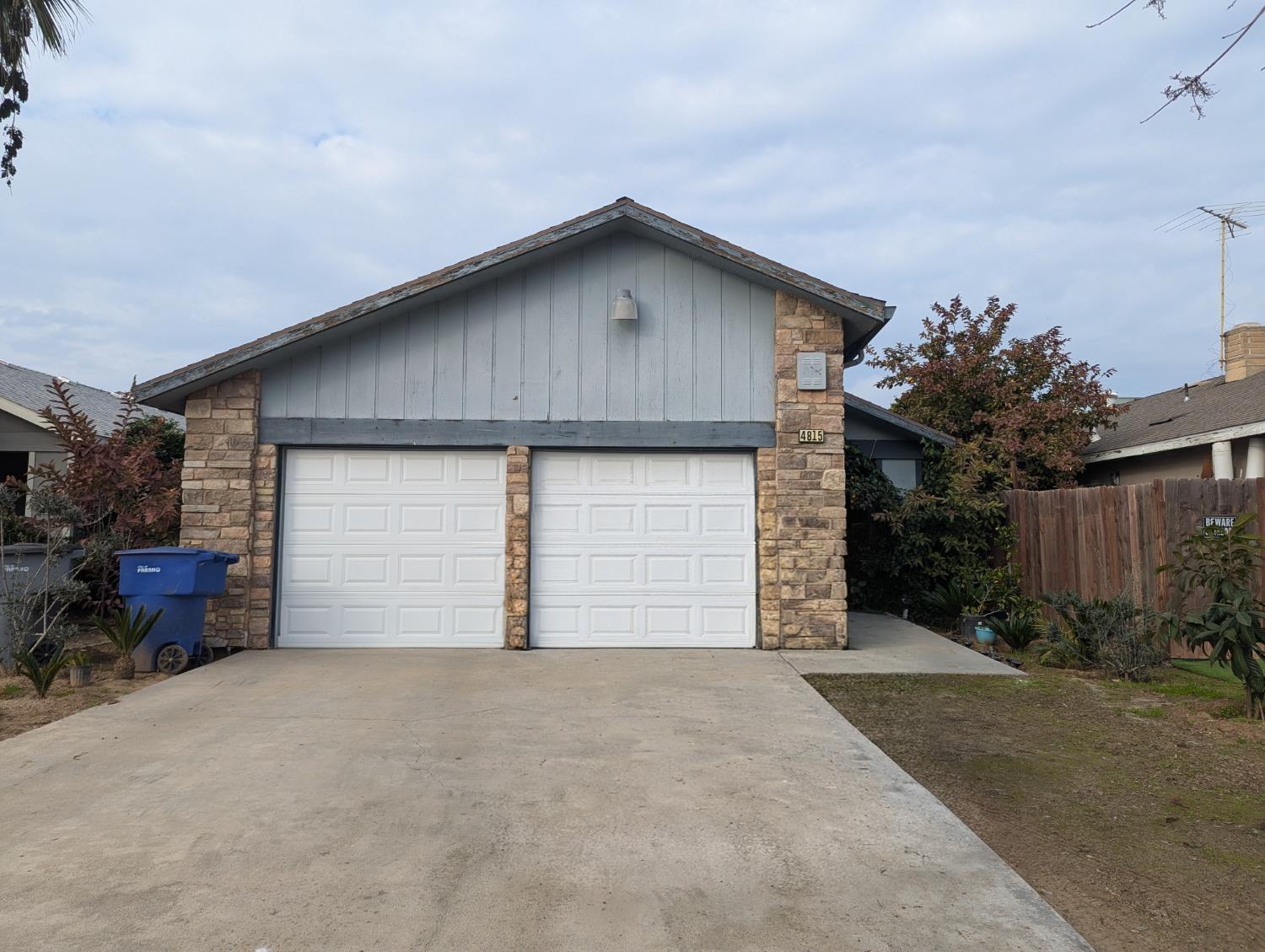 4815 E Geary St, Fresno, CA 93725