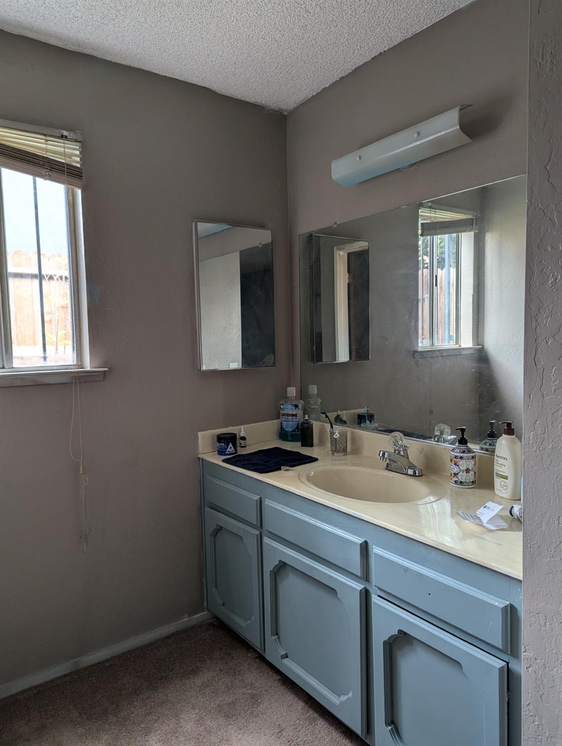 4815 E Geary St, Fresno, CA 93725