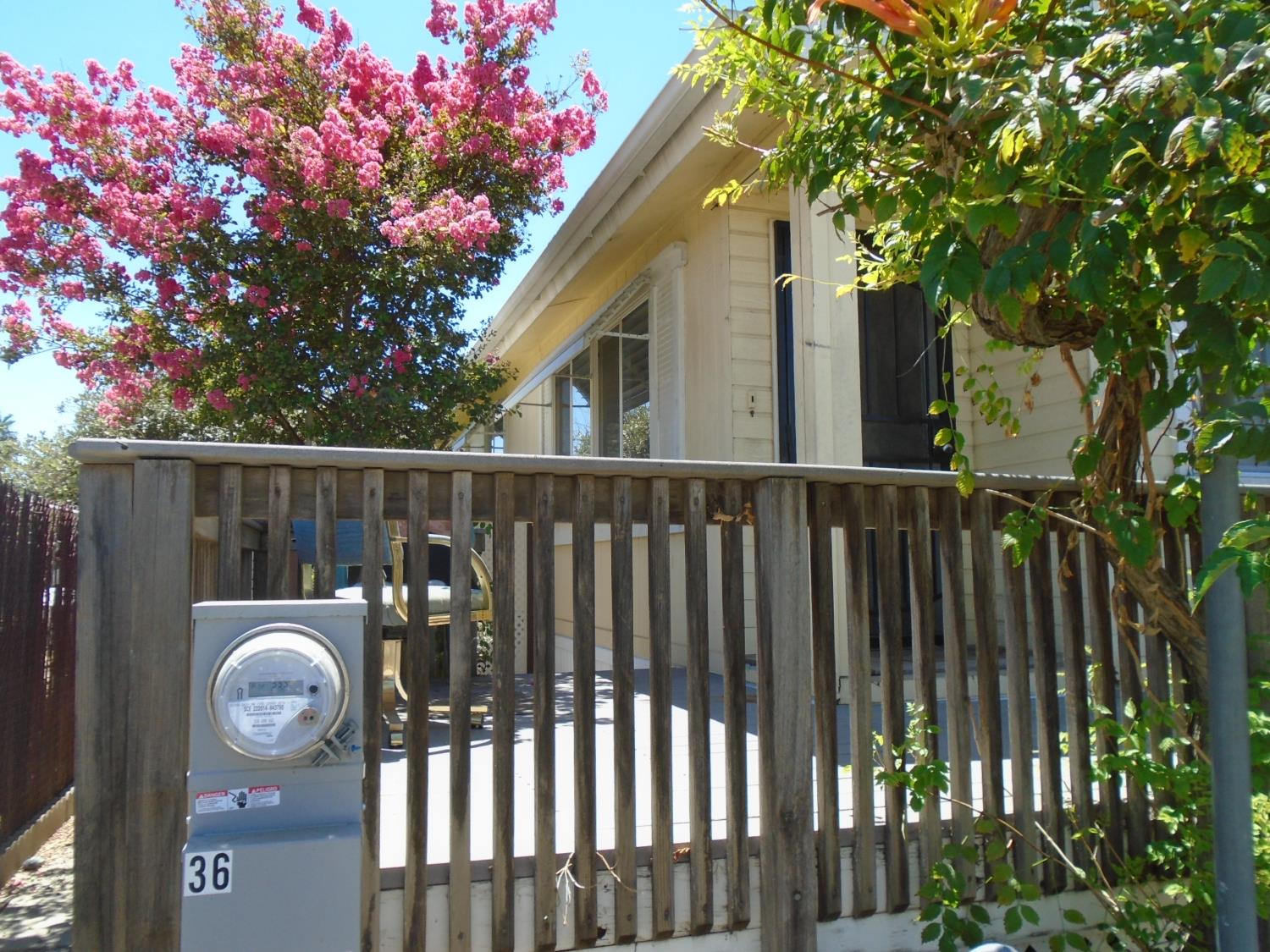 860 E Grangeville Blvd #36, Hanford, CA 93230