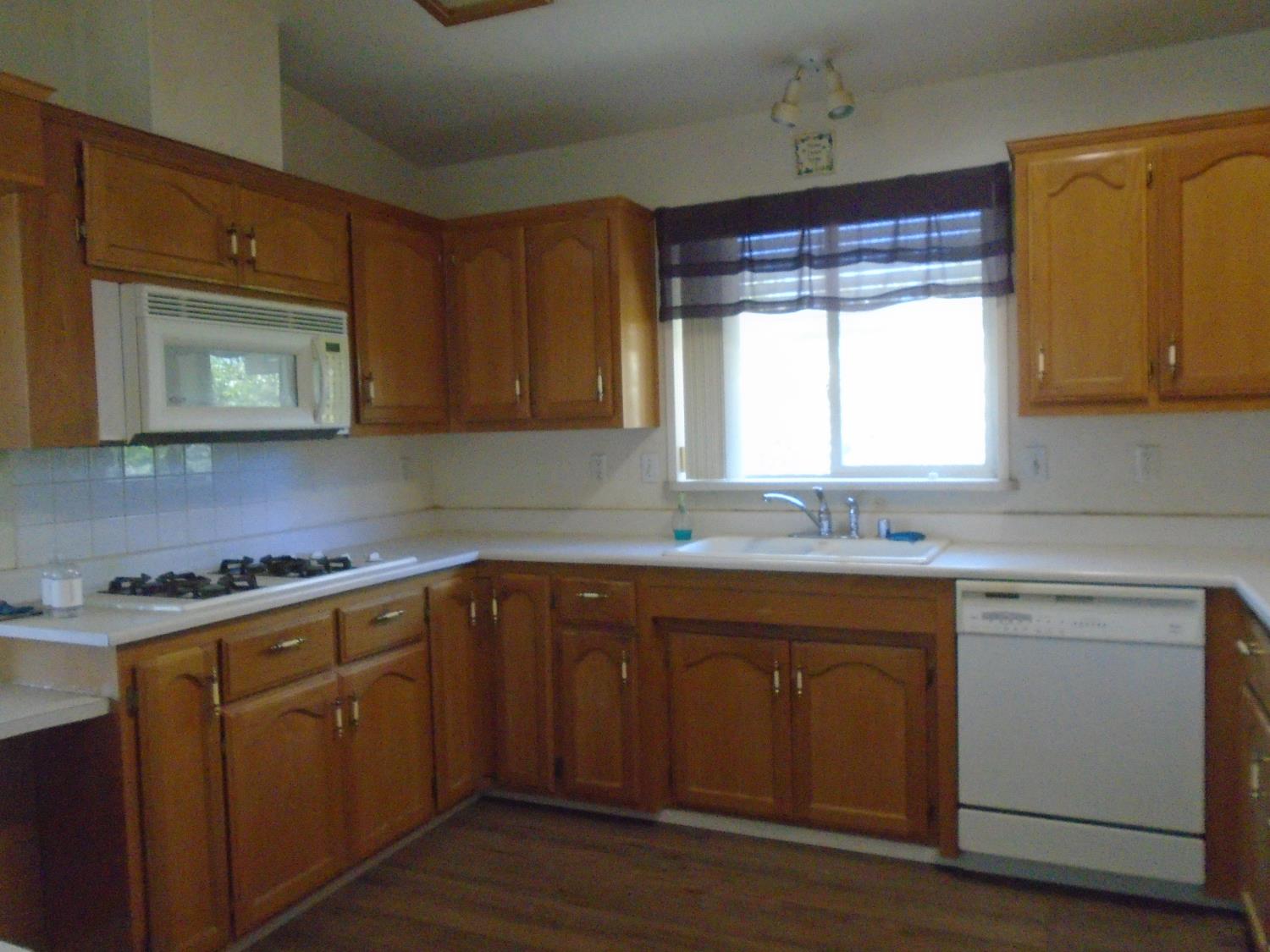 860 E Grangeville Blvd #36, Hanford, CA 93230