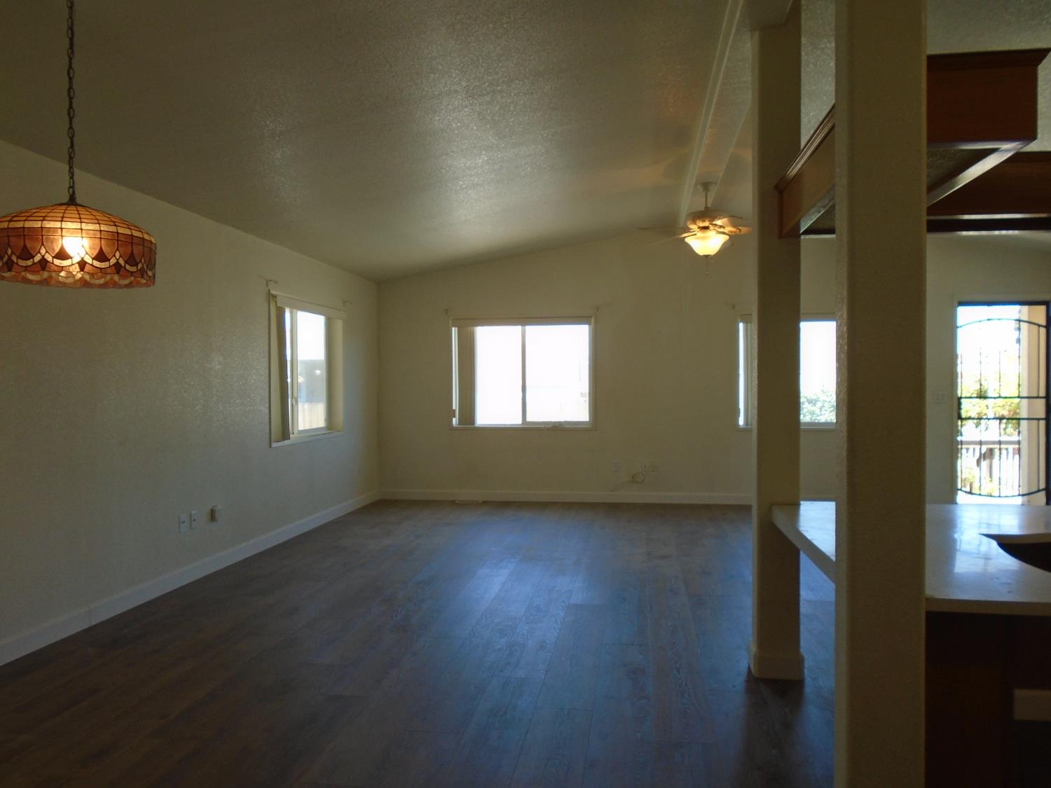860 E Grangeville Blvd #36, Hanford, CA 93230