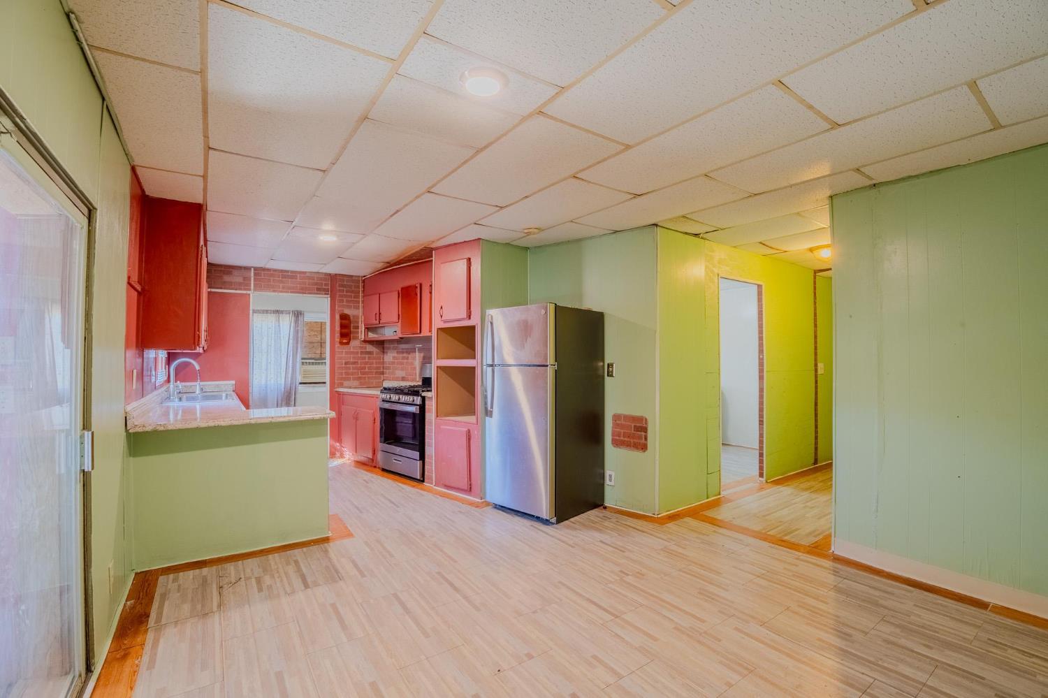 108 W Merced St, Avenal, CA 93204