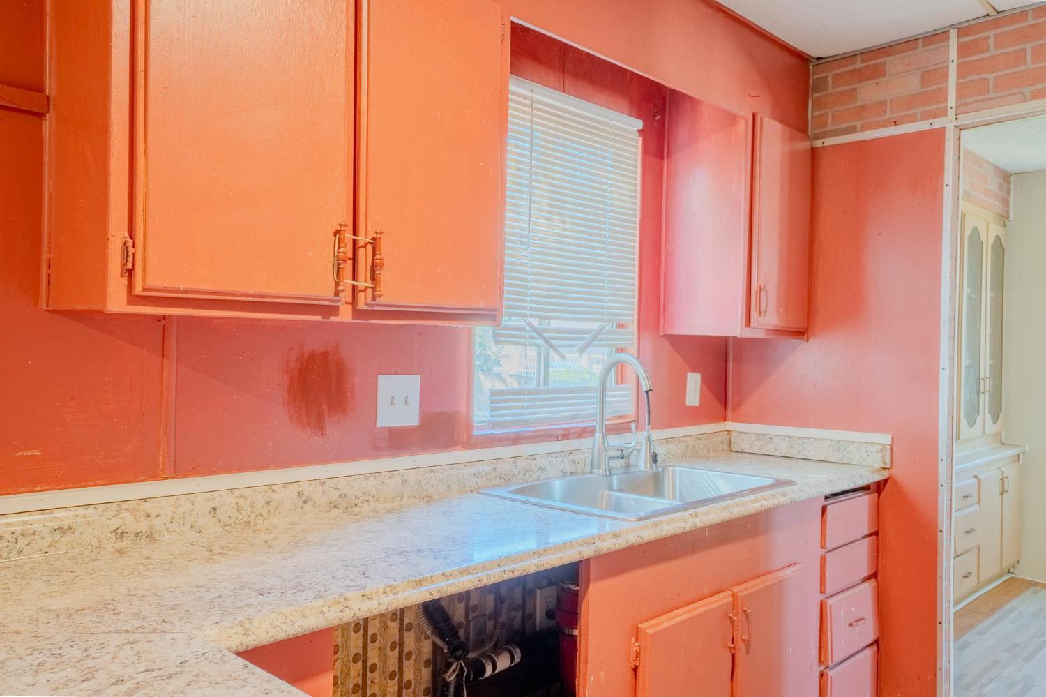 108 W Merced St, Avenal, CA 93204