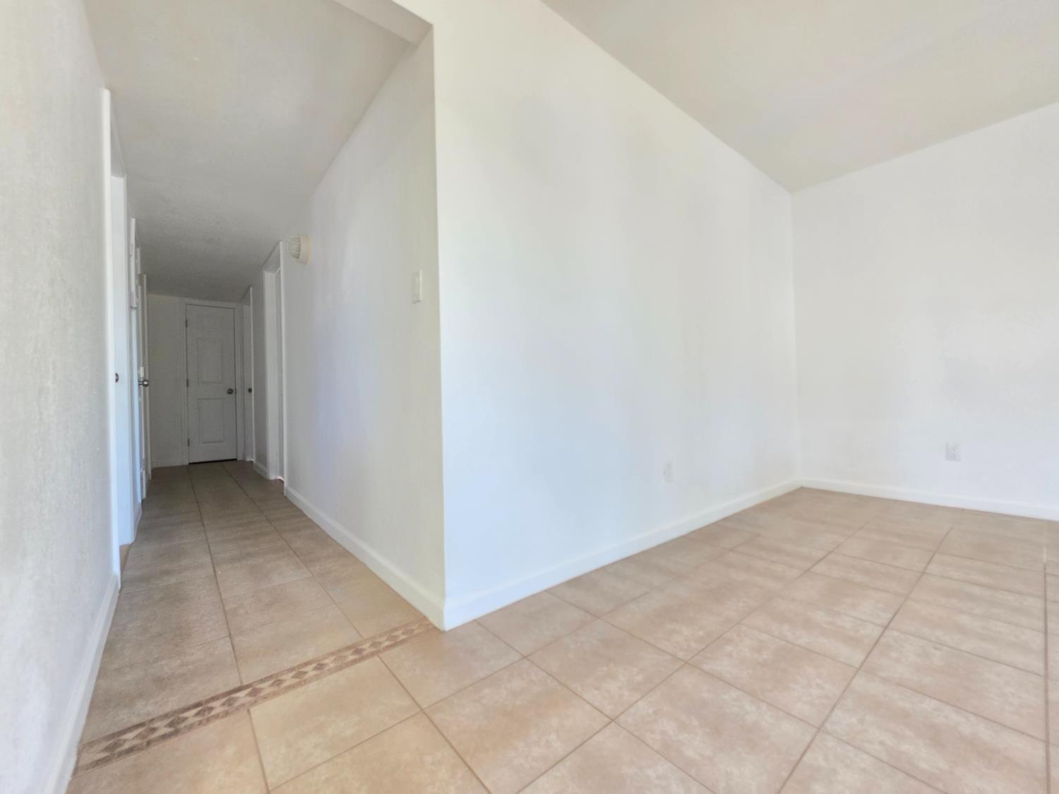 1324 Hume Dr, Sanger, CA 93657