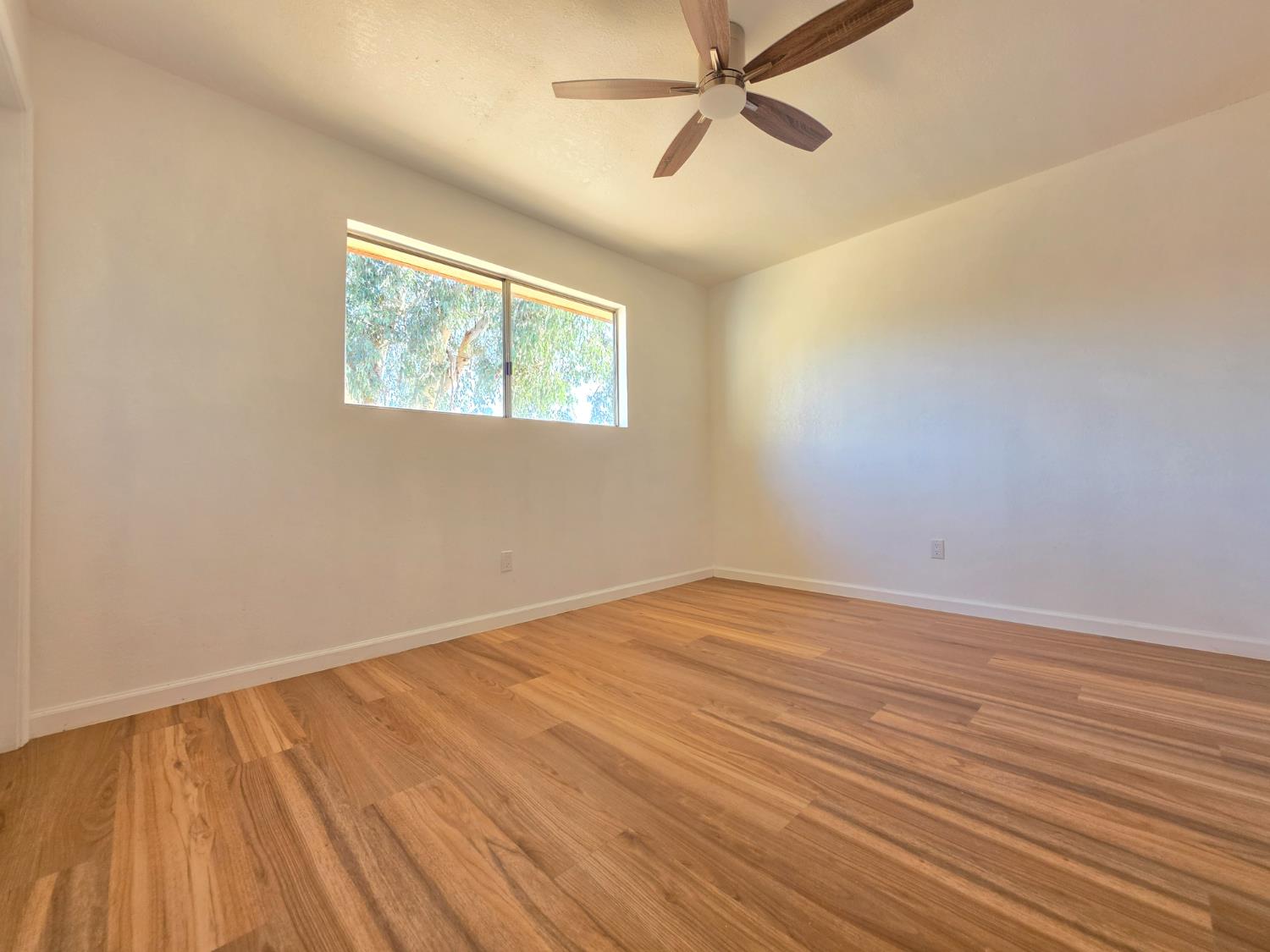 1324 Hume Dr, Sanger, CA 93657