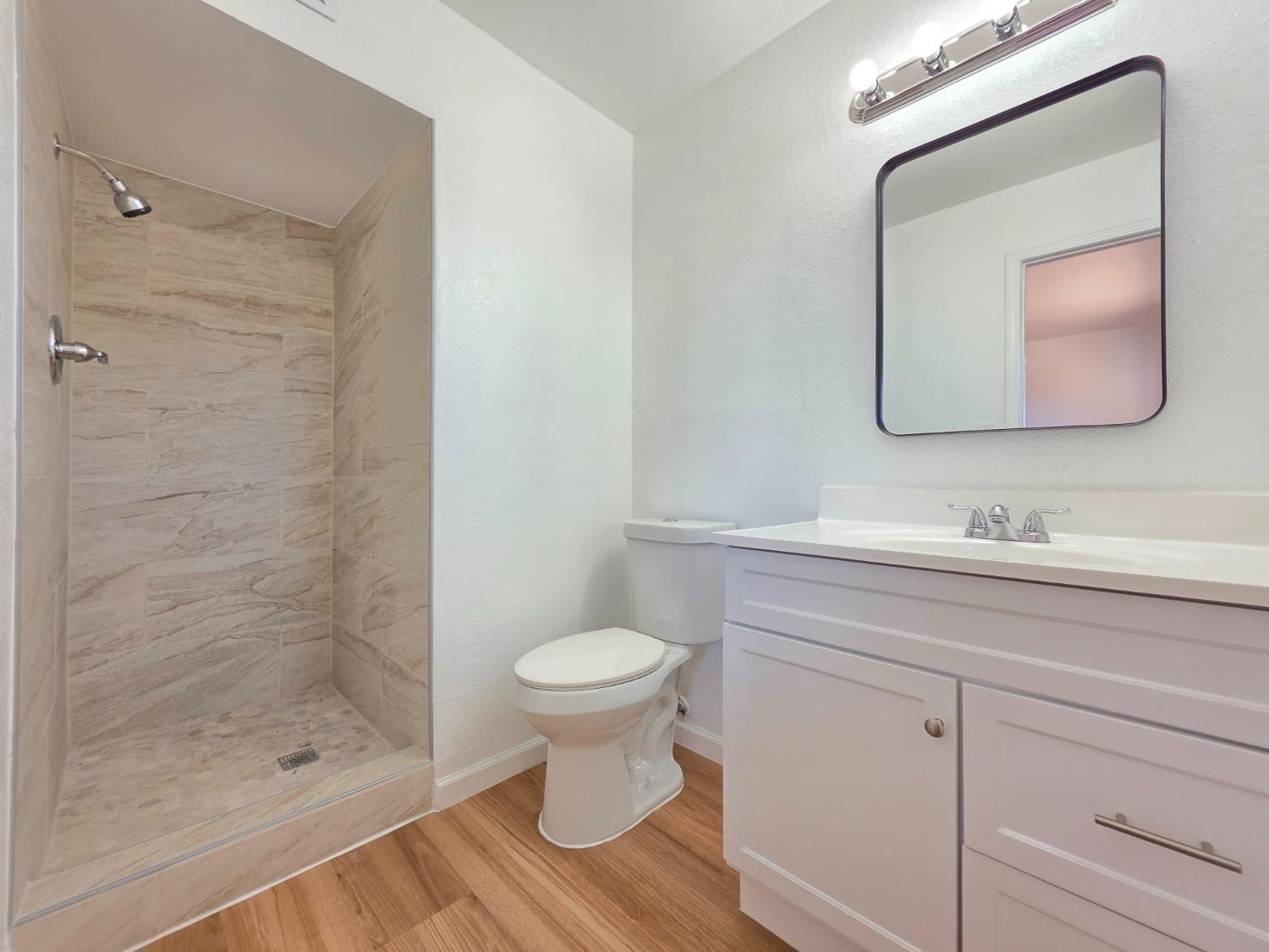 1324 Hume Dr, Sanger, CA 93657