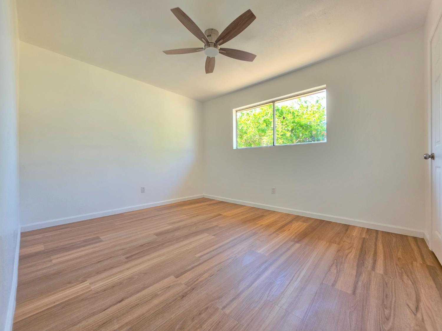 1324 Hume Dr, Sanger, CA 93657