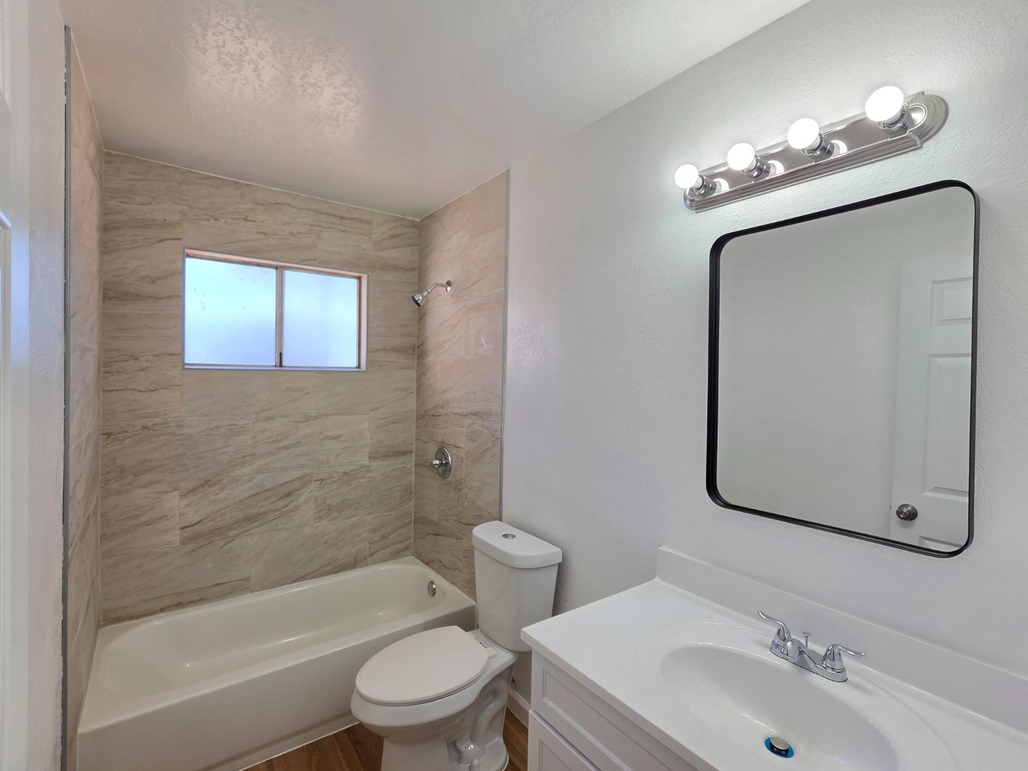 1324 Hume Dr, Sanger, CA 93657