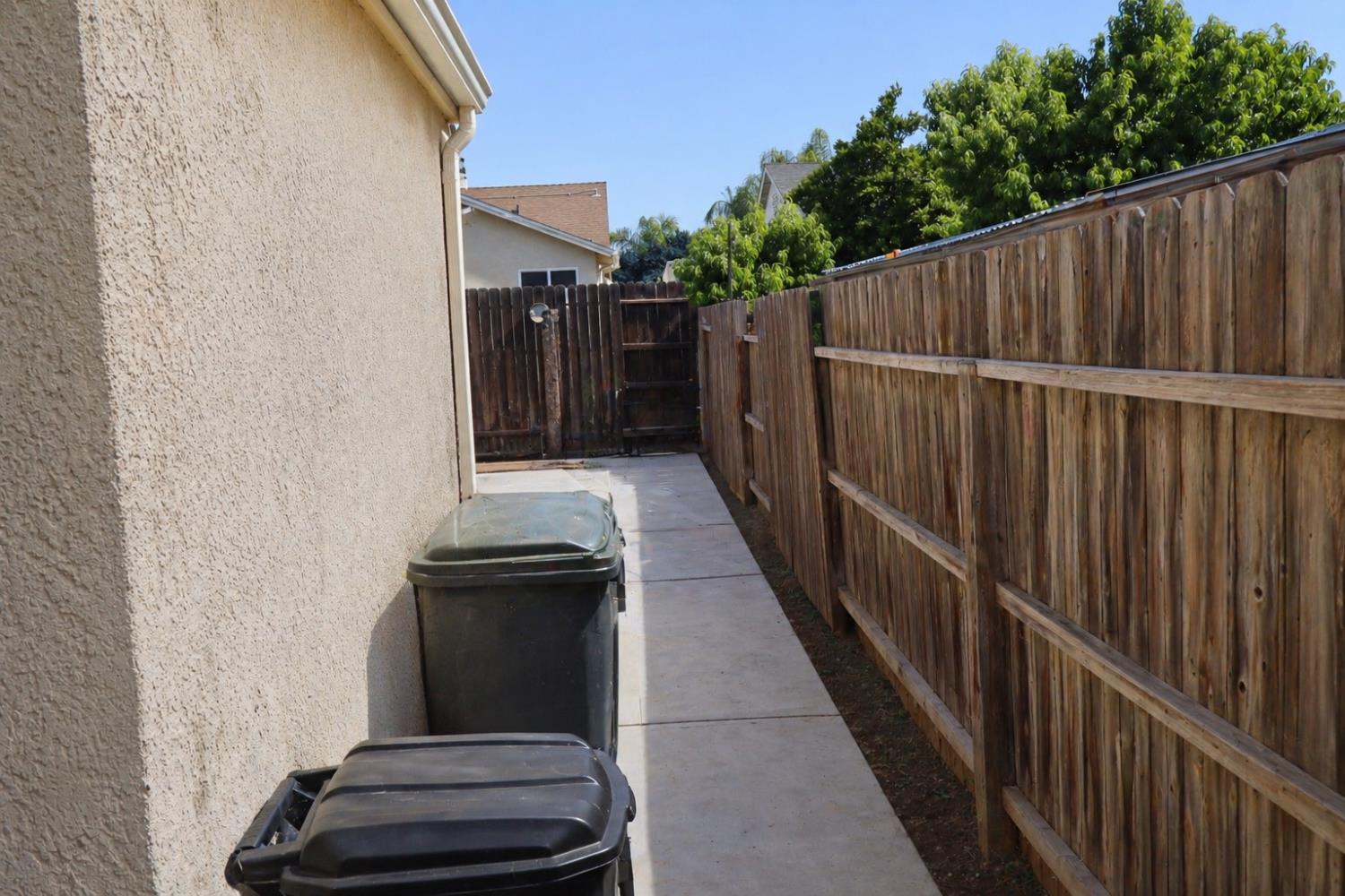5329 E Geary St, Fresno, CA 93727