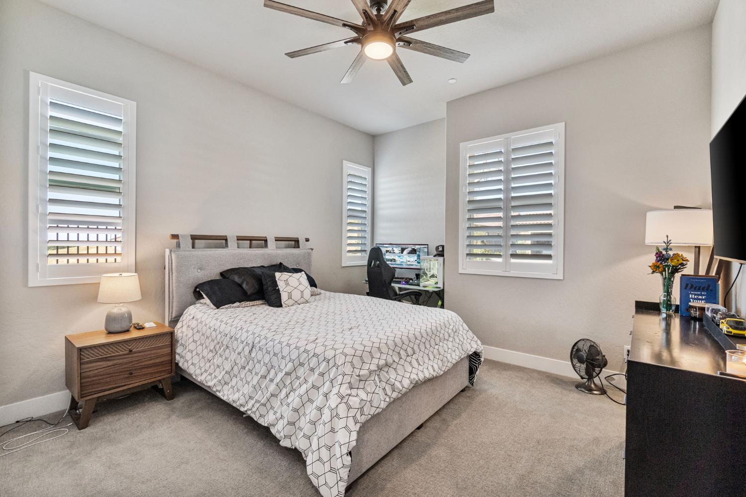 974 Ridgeline Rd W, Madera, CA 93636