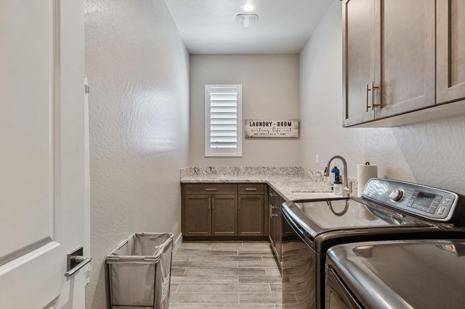 974 Ridgeline Rd W, Madera, CA 93636