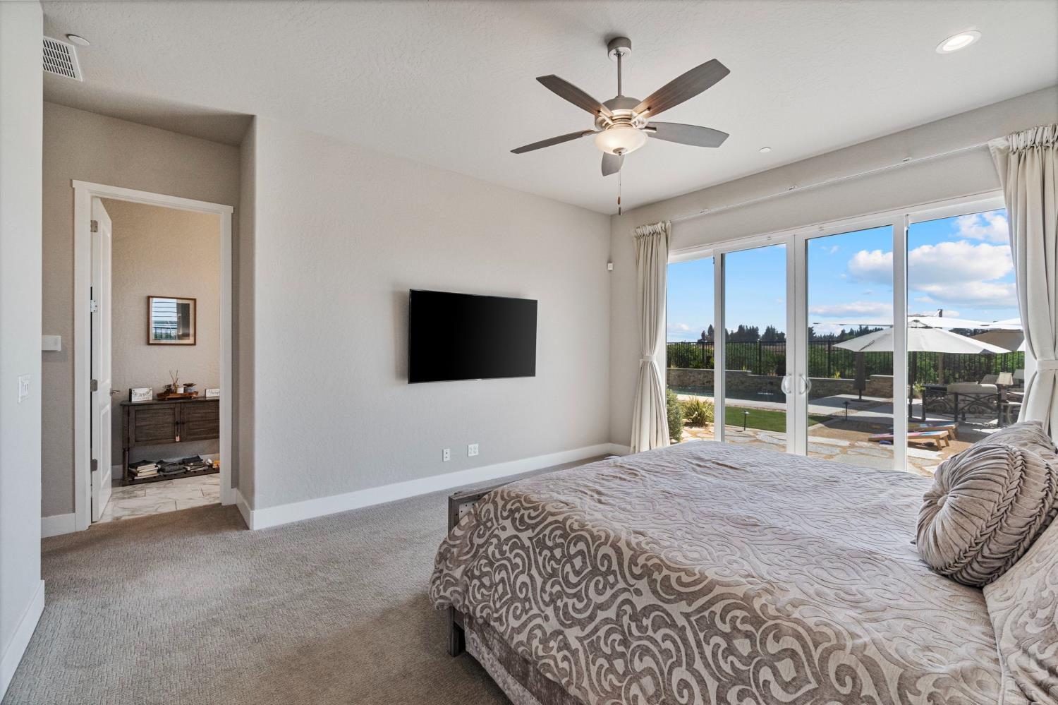 974 Ridgeline Rd W, Madera, CA 93636