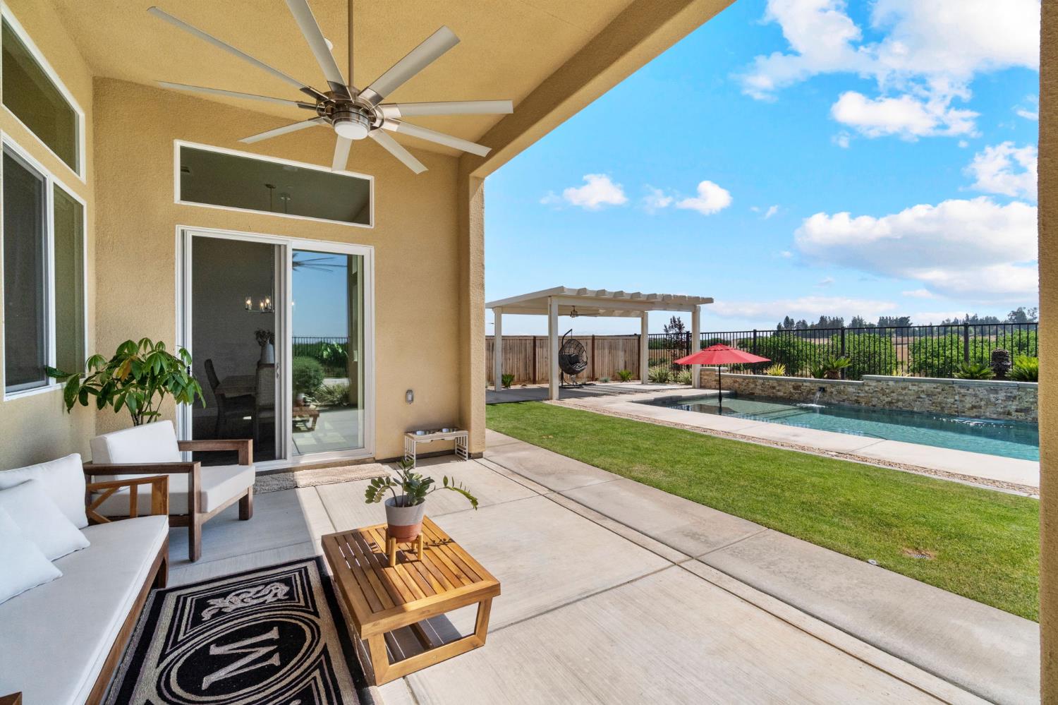 974 Ridgeline Rd W, Madera, CA 93636