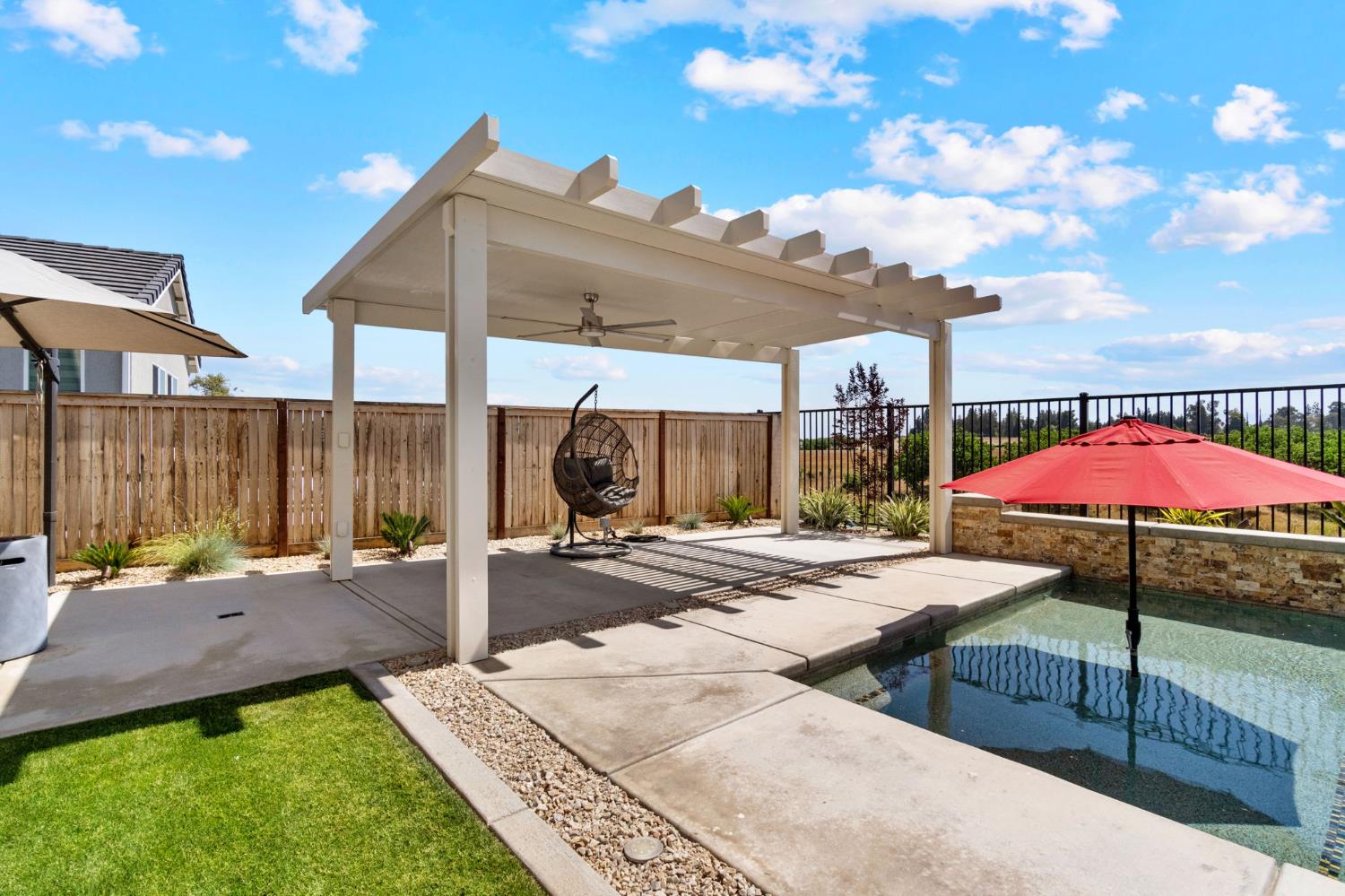 974 Ridgeline Rd W, Madera, CA 93636
