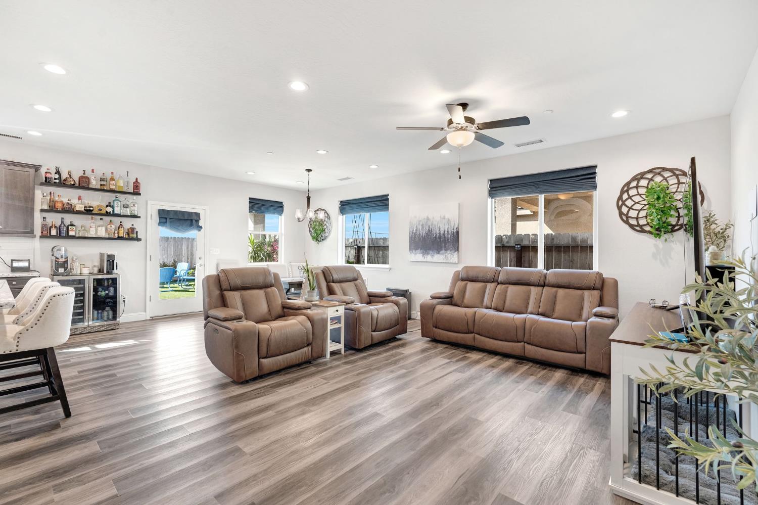 1109 Wasatch Dr, Madera, CA 93638