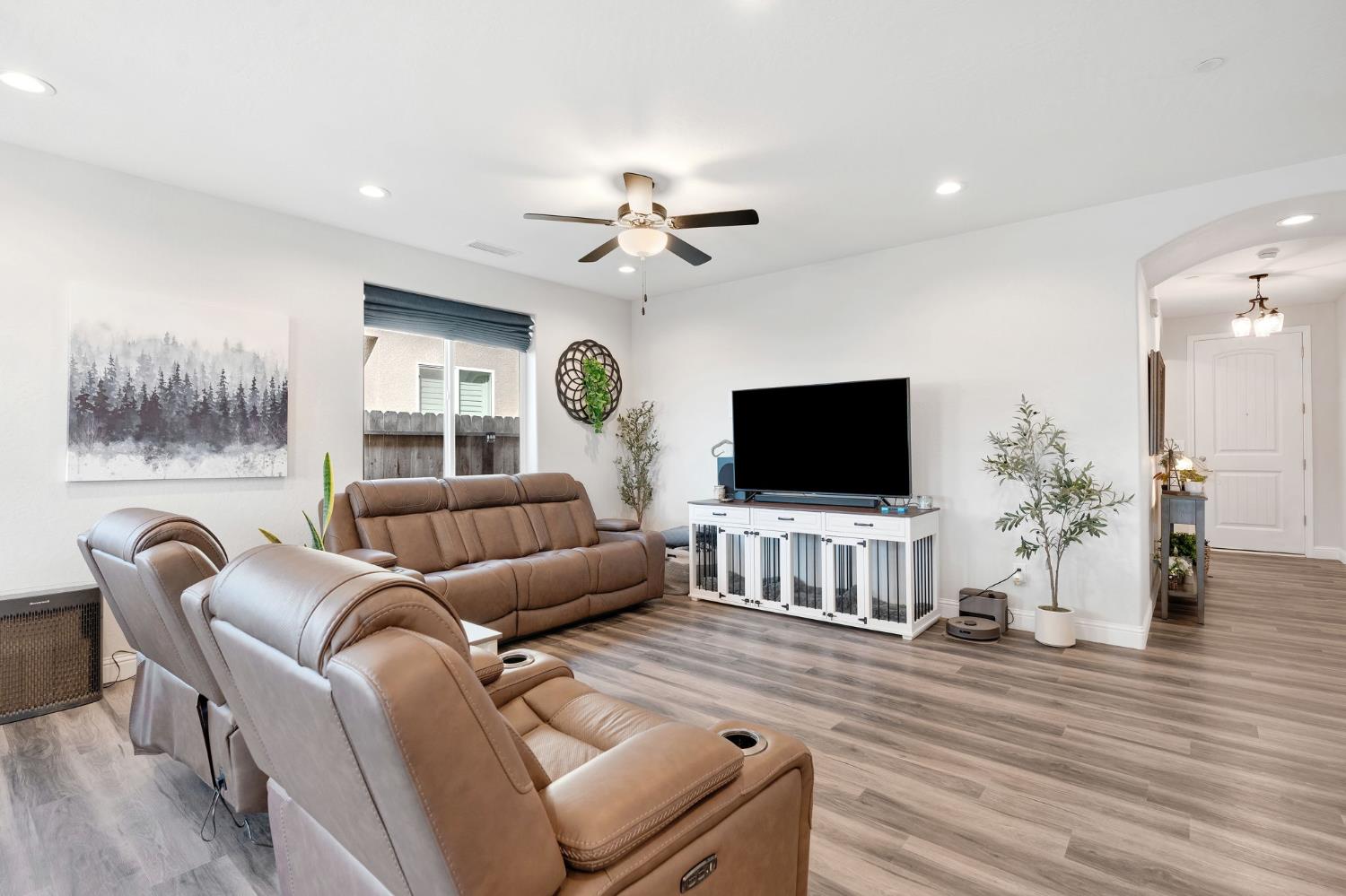 1109 Wasatch Dr, Madera, CA 93638