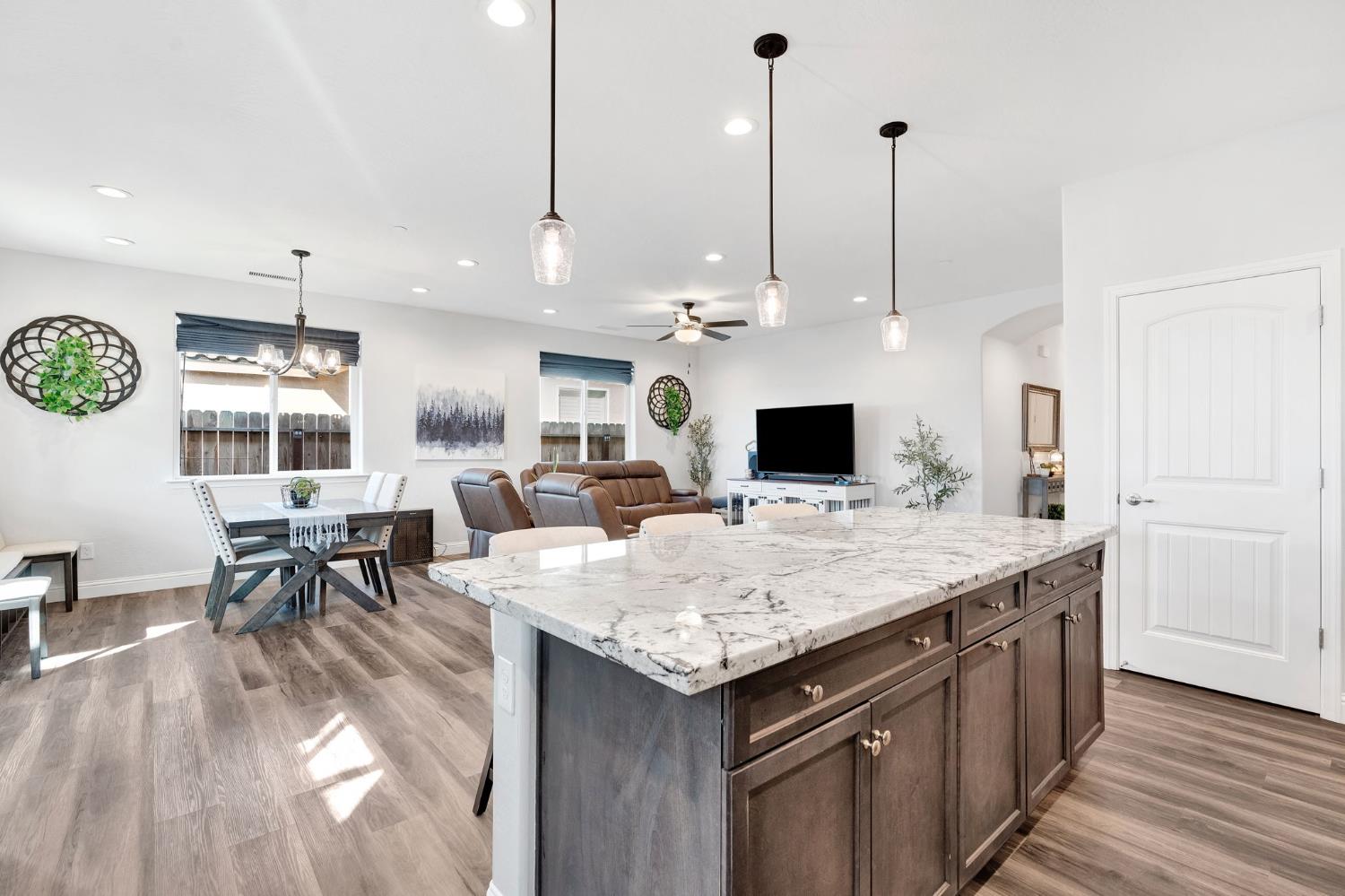 1109 Wasatch Dr, Madera, CA 93638