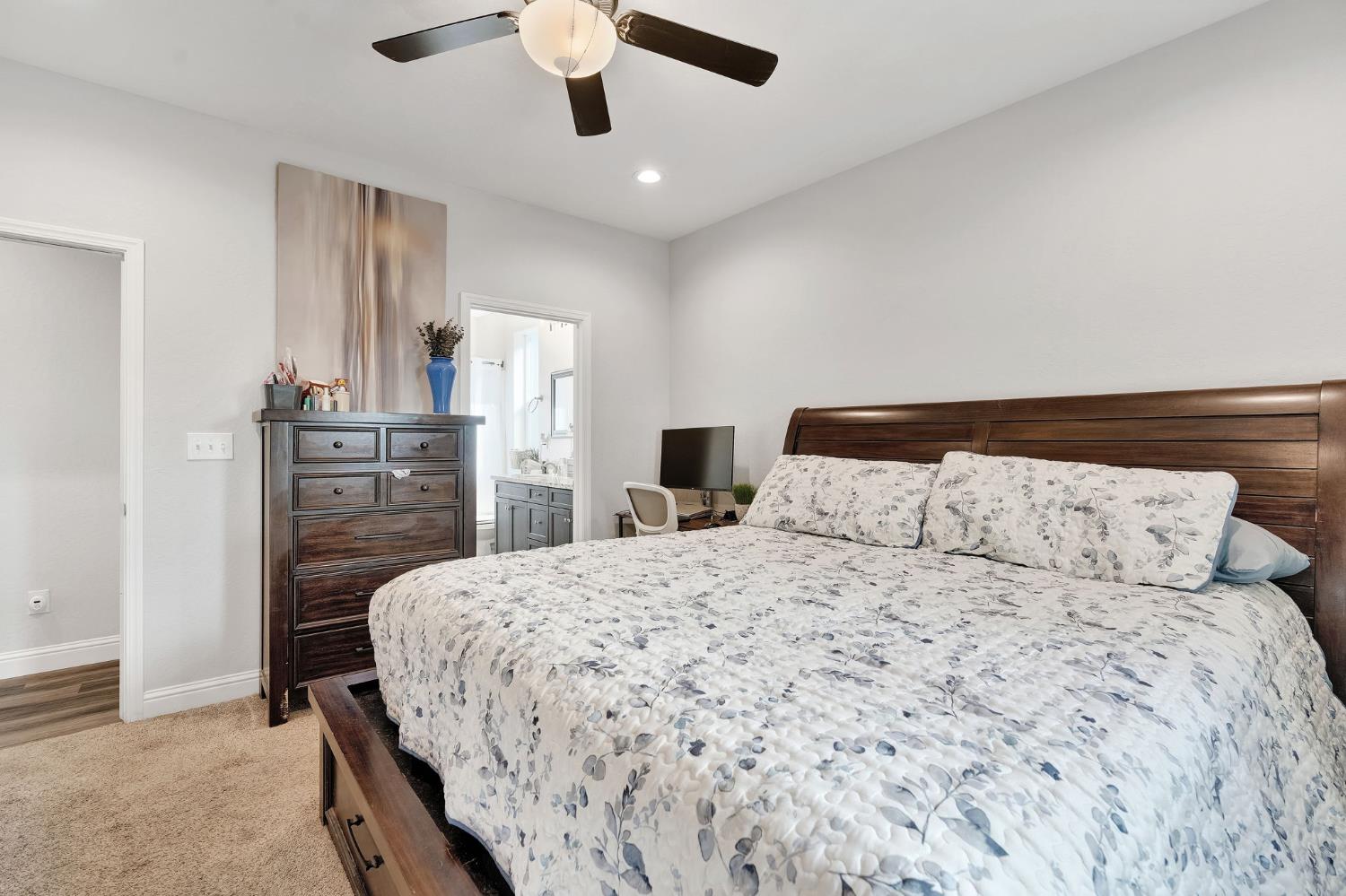 1109 Wasatch Dr, Madera, CA 93638