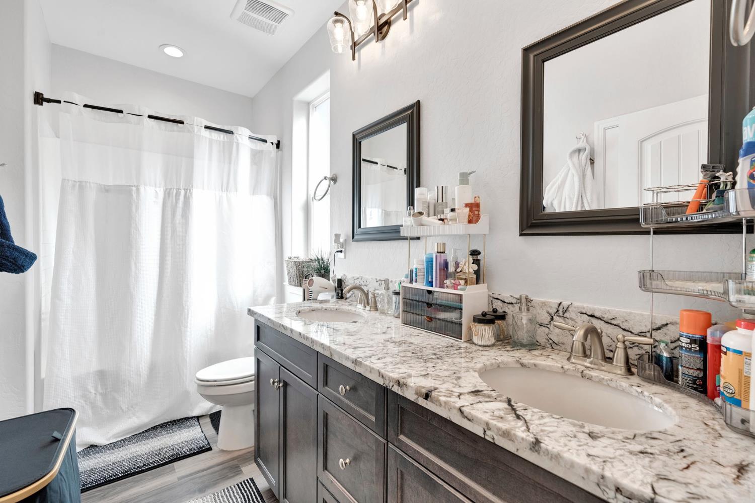 1109 Wasatch Dr, Madera, CA 93638