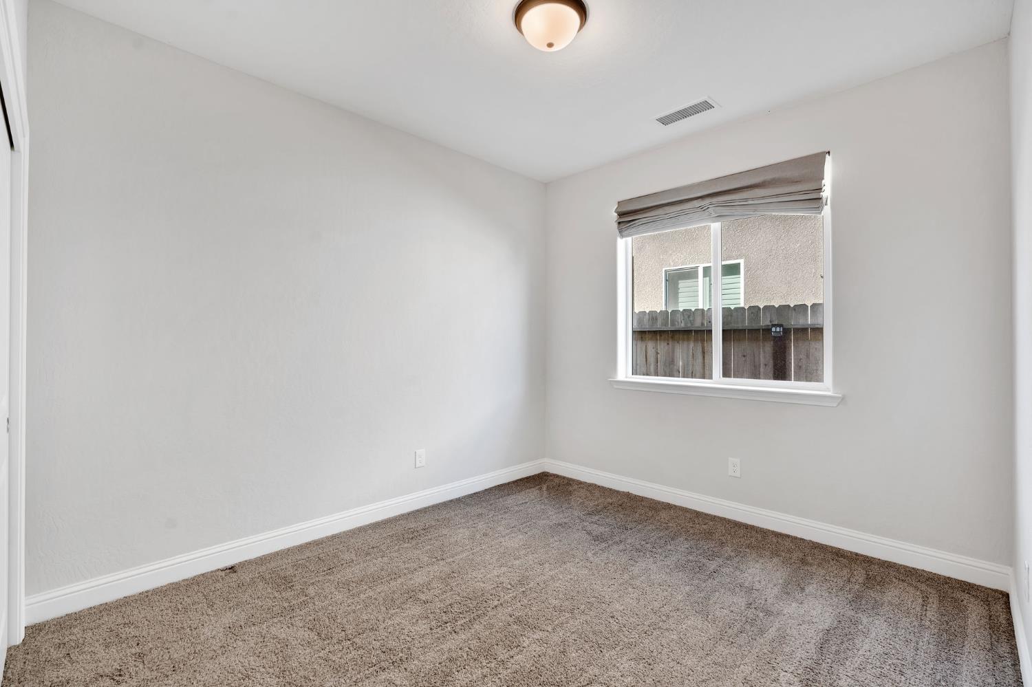 1109 Wasatch Dr, Madera, CA 93638