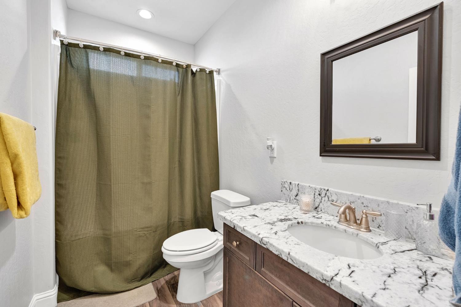 1109 Wasatch Dr, Madera, CA 93638