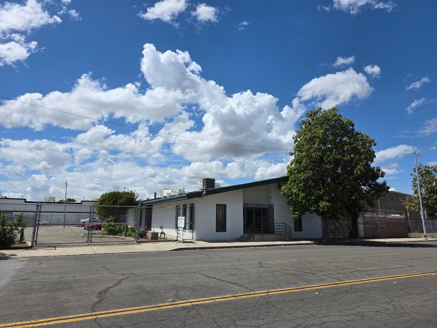 1445 Tuolumne St, Fresno, CA 93706