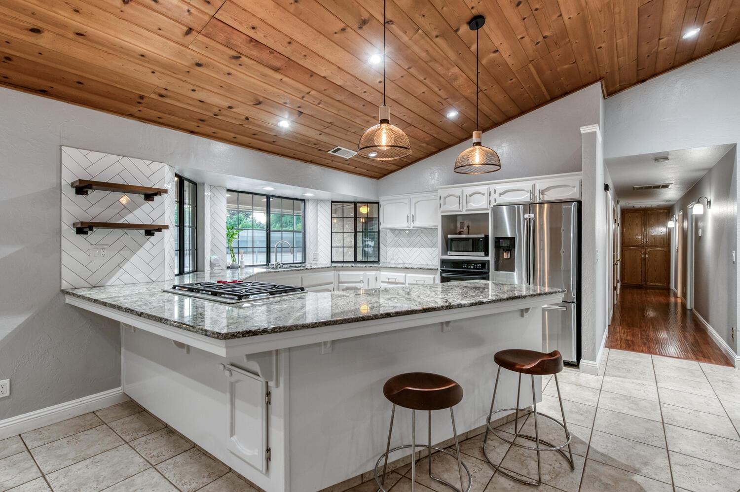 10684 Mountain View Dr, Madera, CA 93636