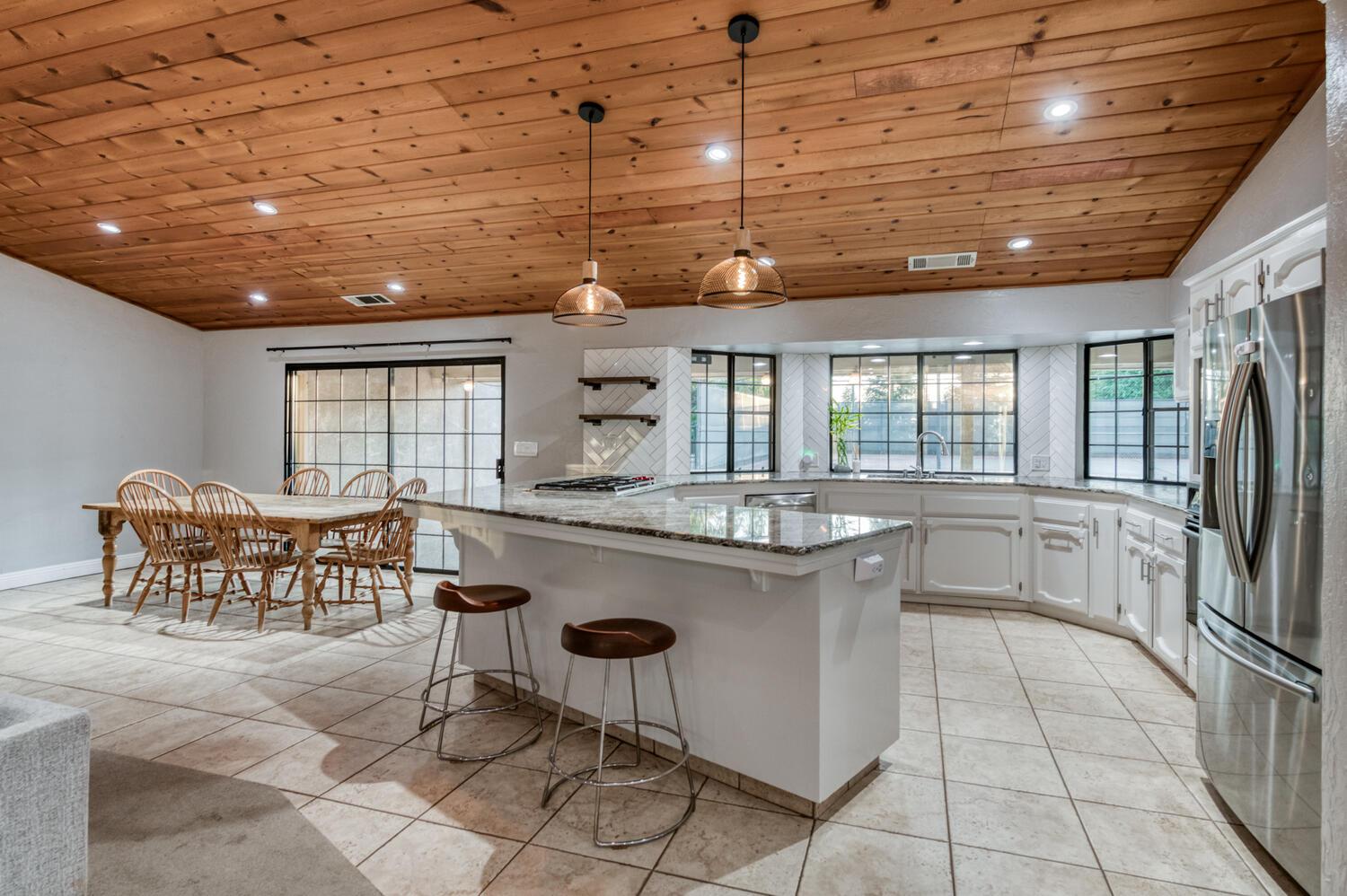 10684 Mountain View Dr, Madera, CA 93636