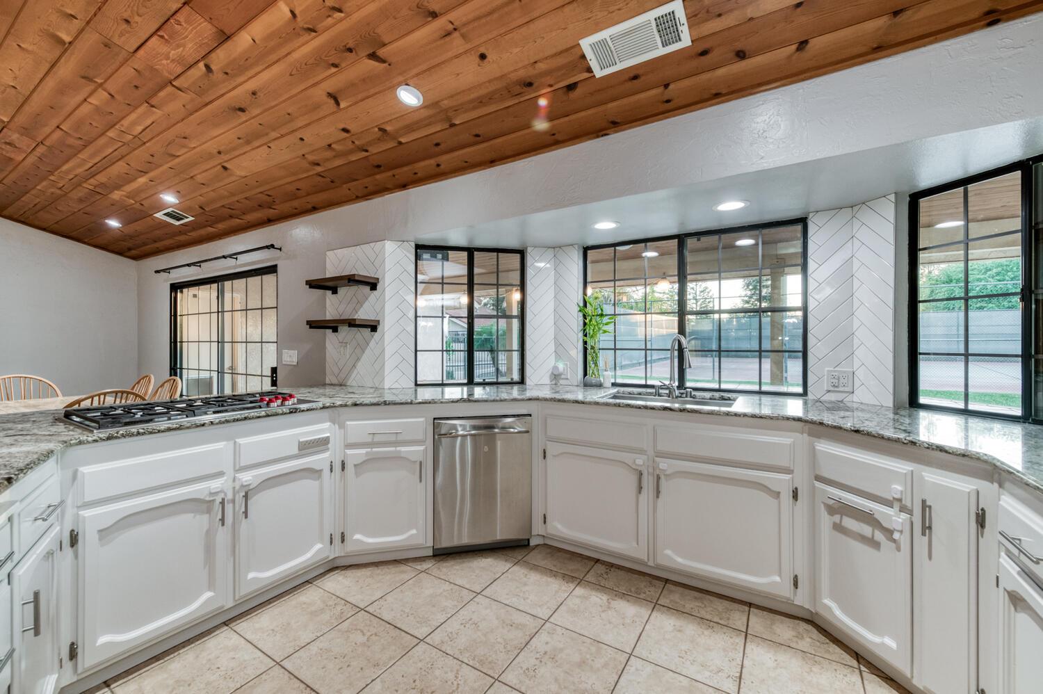 10684 Mountain View Dr, Madera, CA 93636