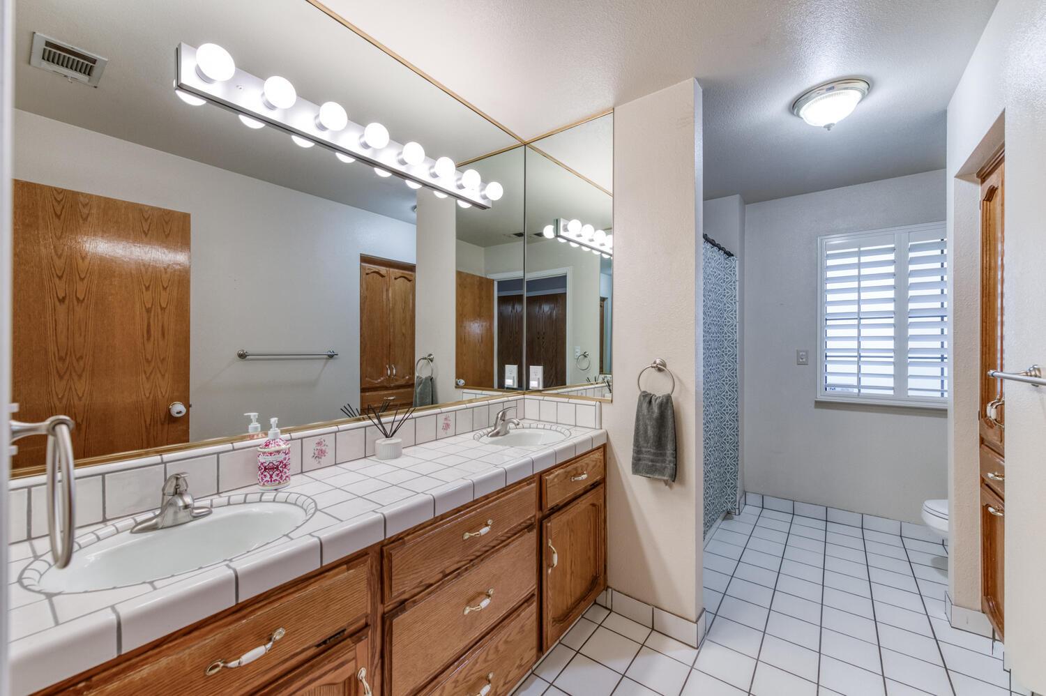 10684 Mountain View Dr, Madera, CA 93636