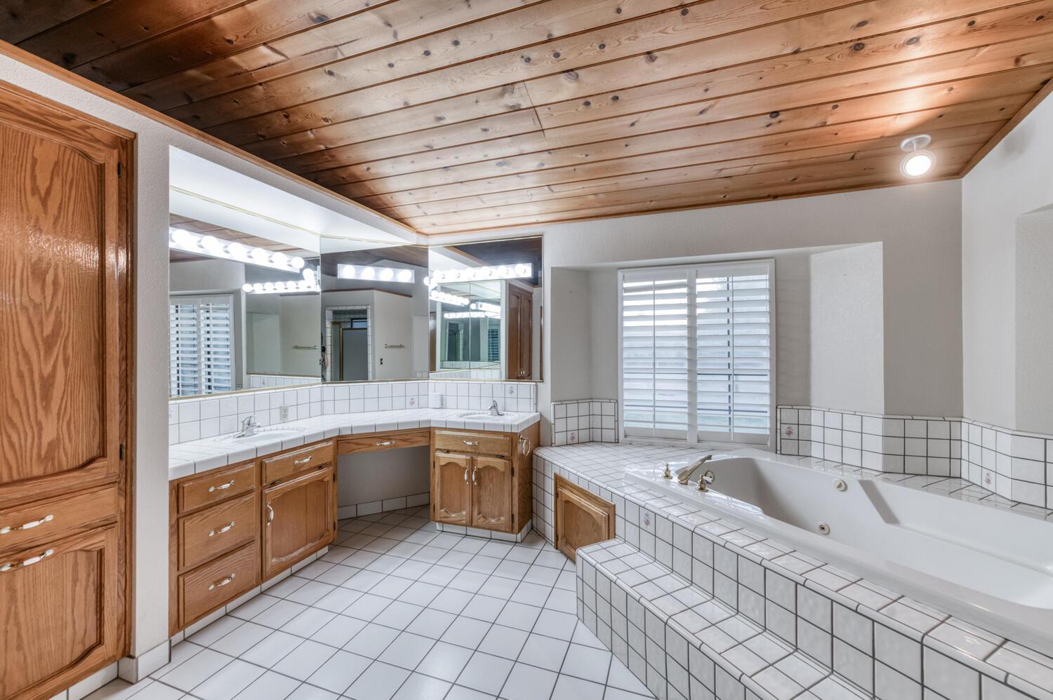 10684 Mountain View Dr, Madera, CA 93636