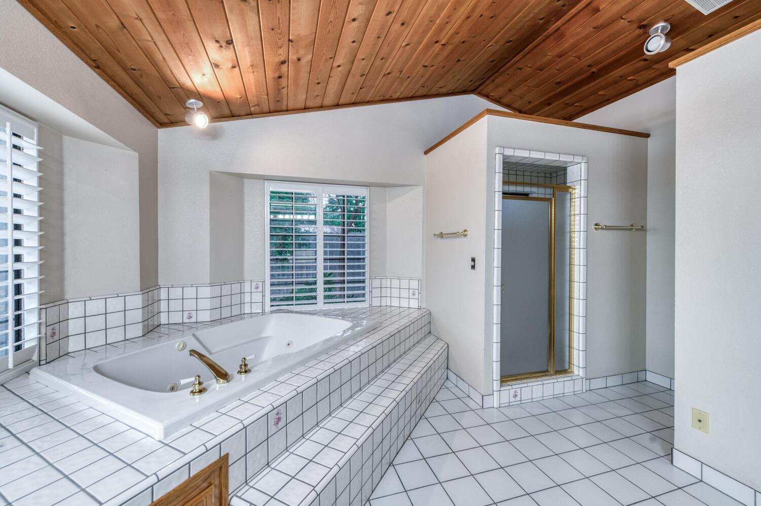 10684 Mountain View Dr, Madera, CA 93636