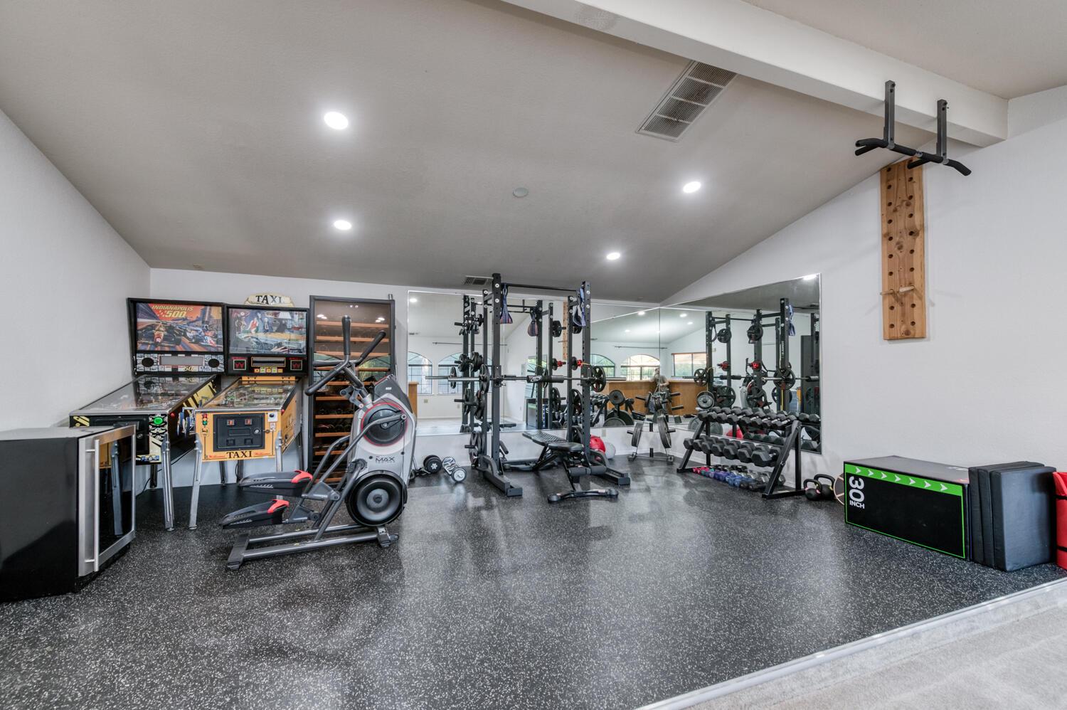 10684 Mountain View Dr, Madera, CA 93636